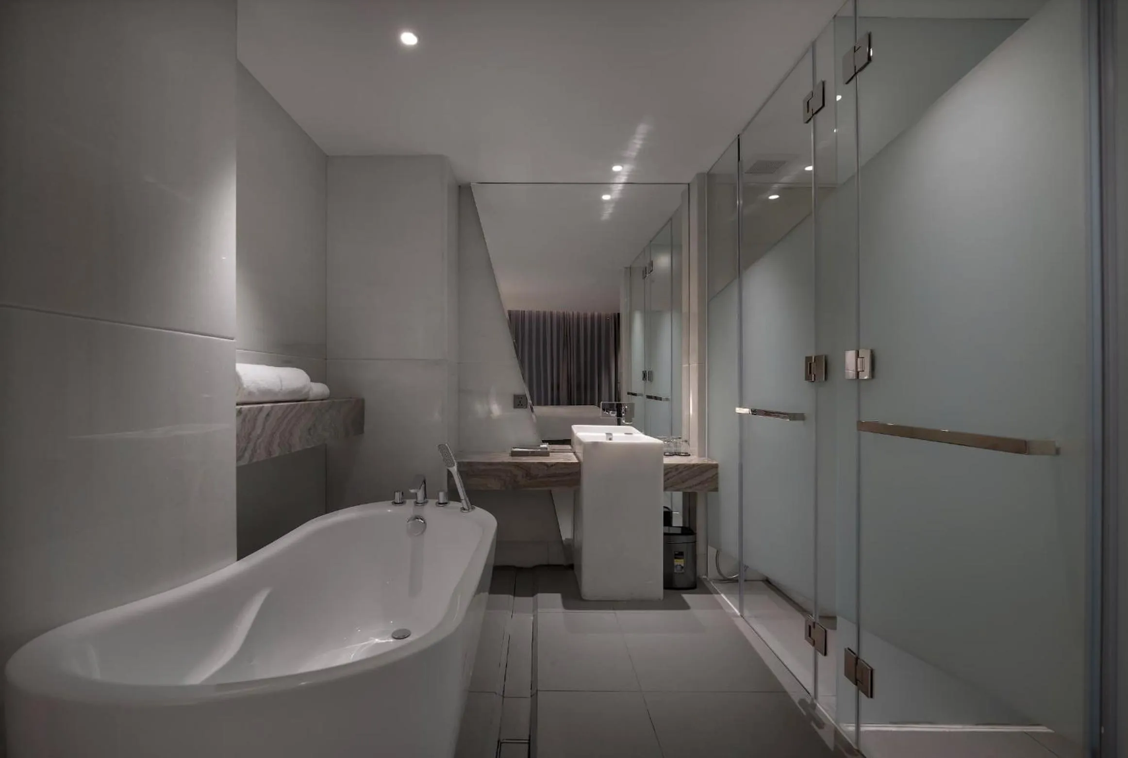 Shower in Draco Hotel & Suites