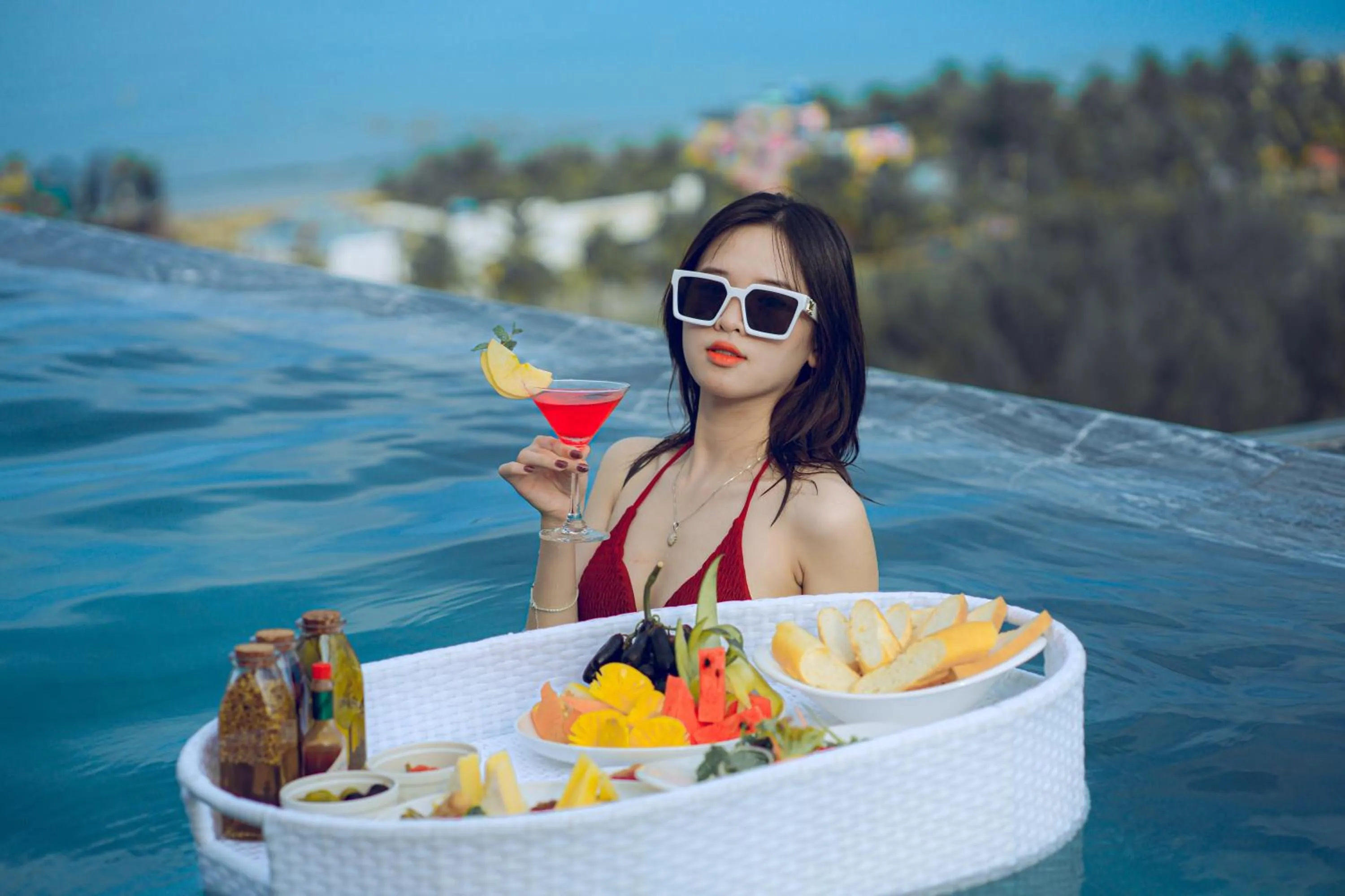 Swimming pool in Draco Hotel & Suites