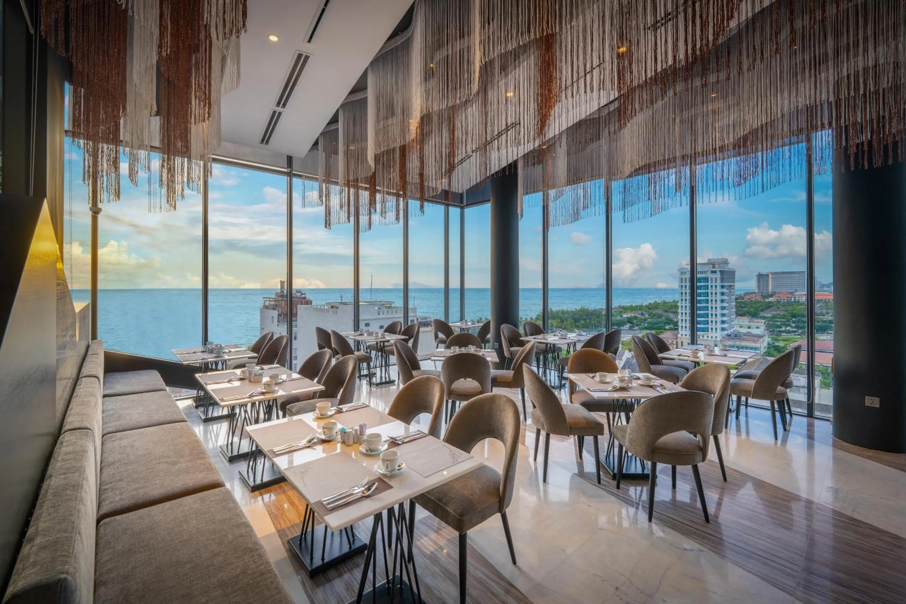 Restaurant/places to eat in Draco Hotel & Suites