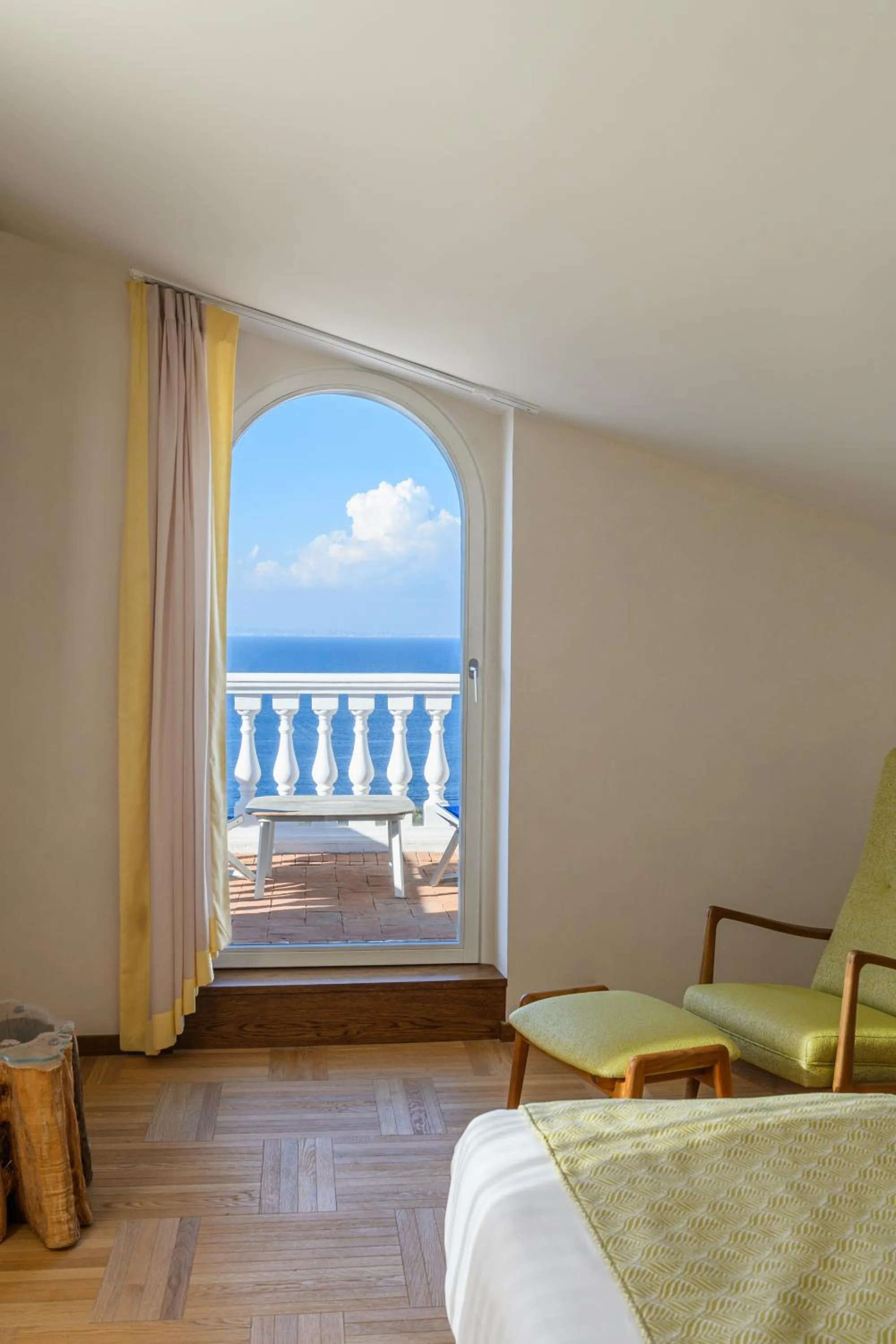 View (from property/room), Bed in Relais Regina Giovanna
