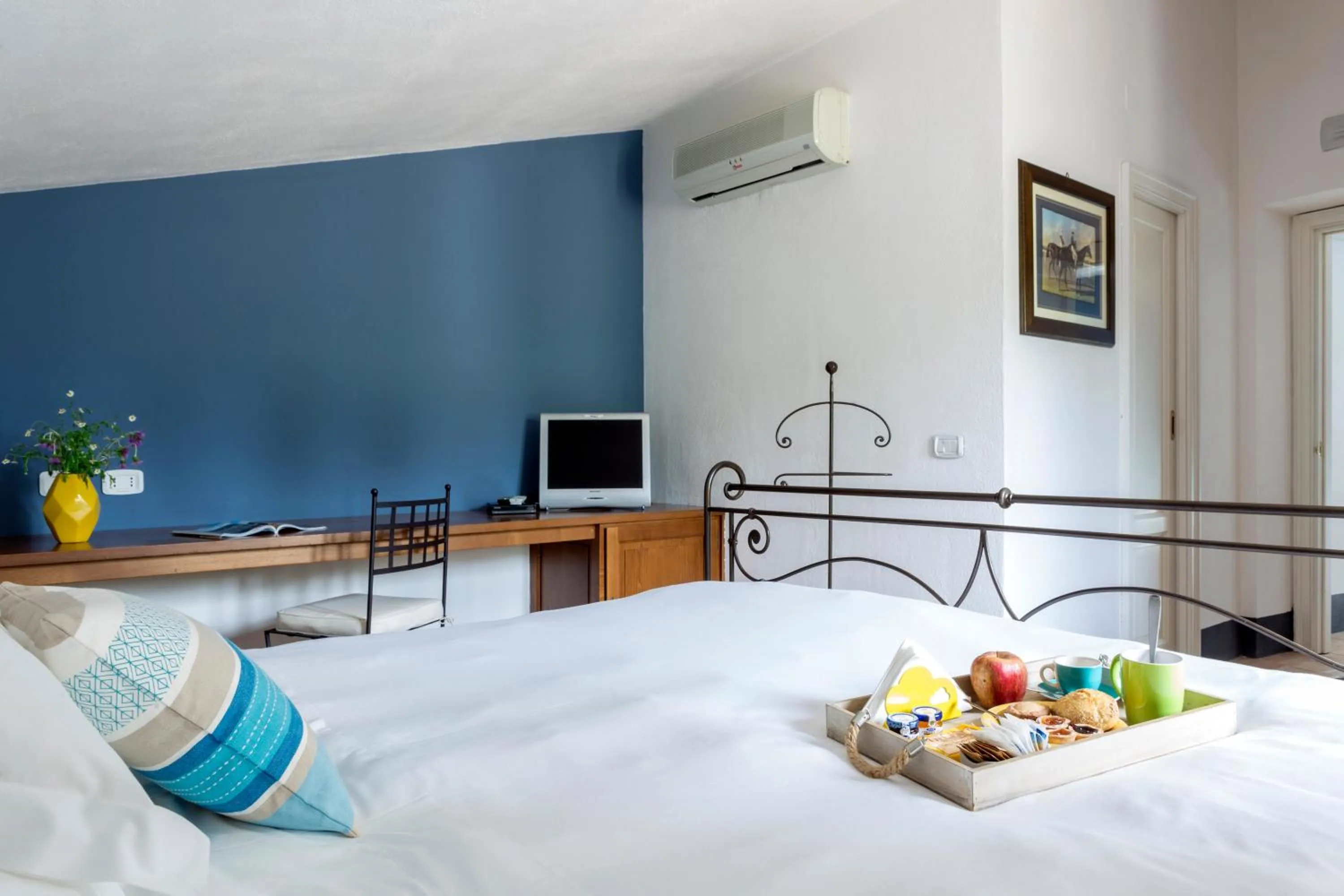 TV and multimedia, Bed in Relais Regina Giovanna