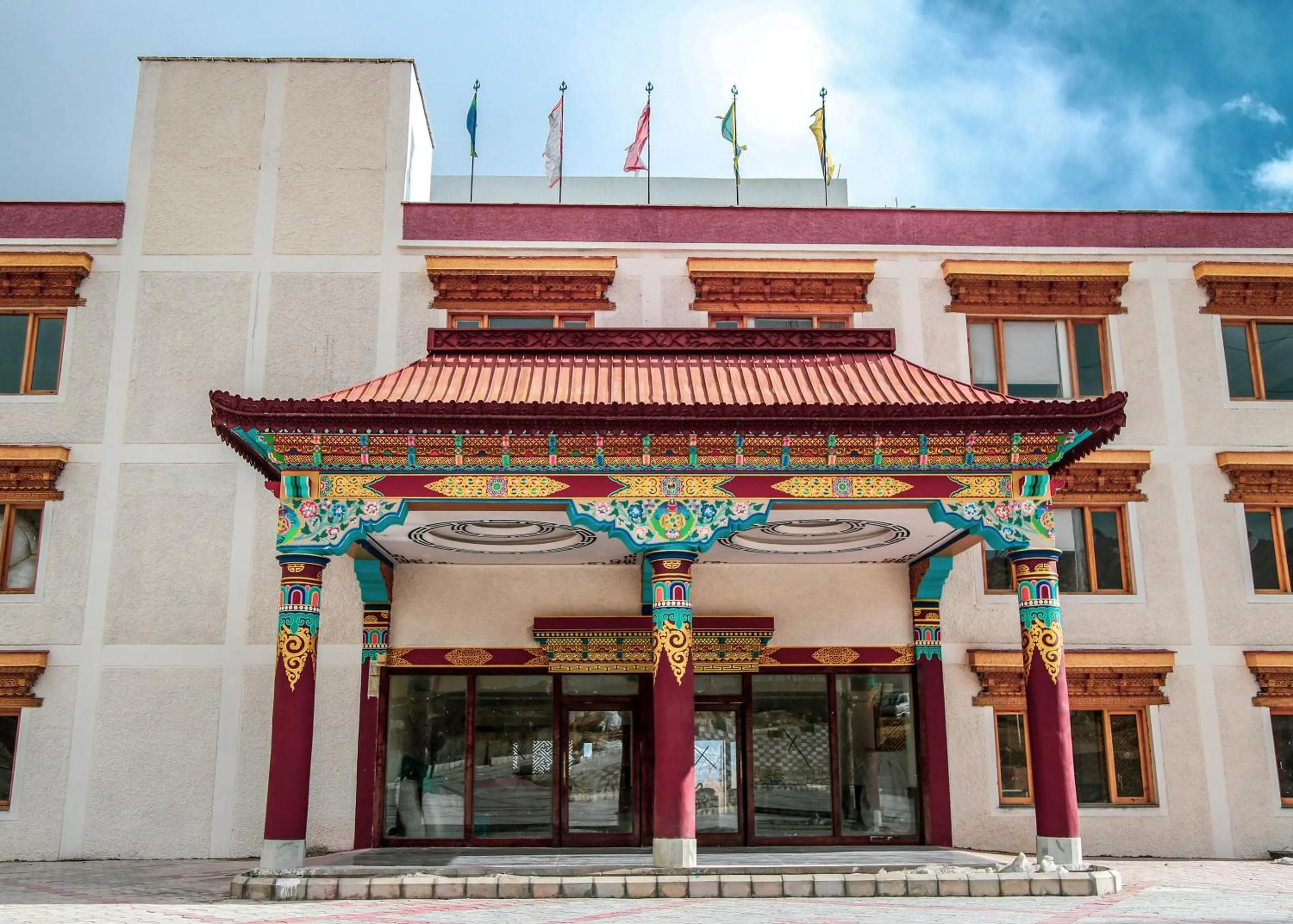 Property building in Hotel Deskitsal