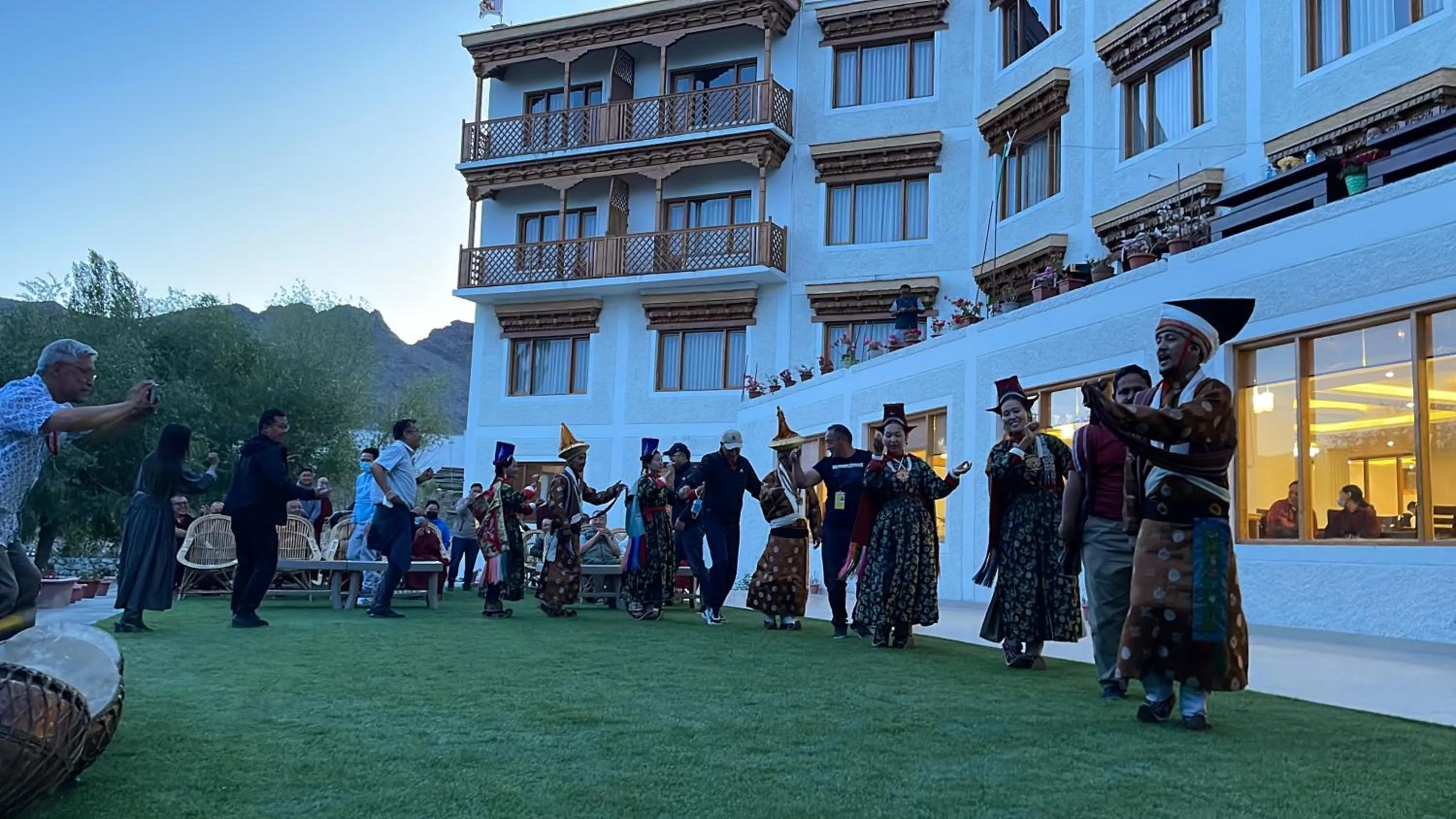 People in Hotel Deskitsal