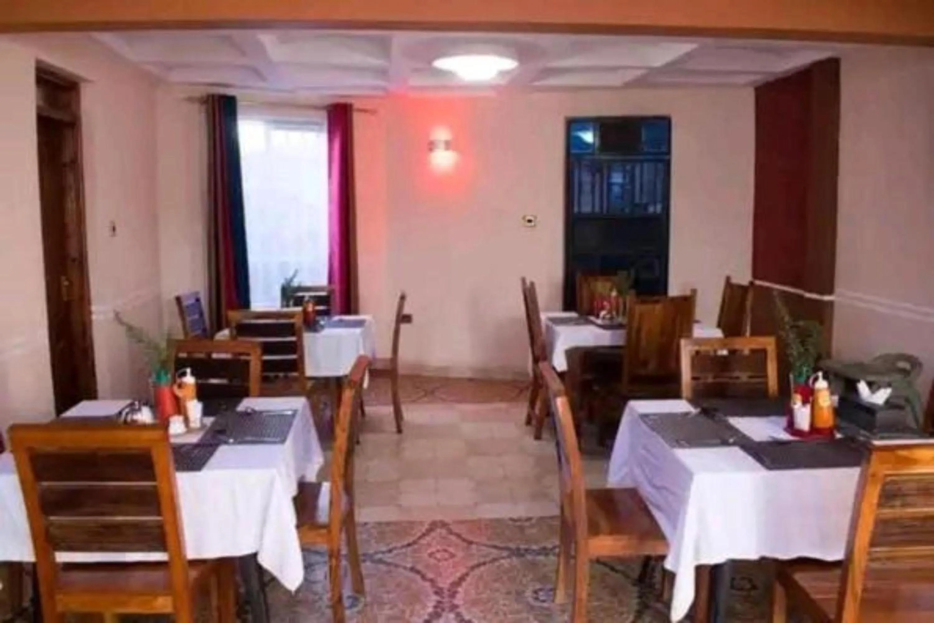 Restaurant/places to eat in Luna hotel