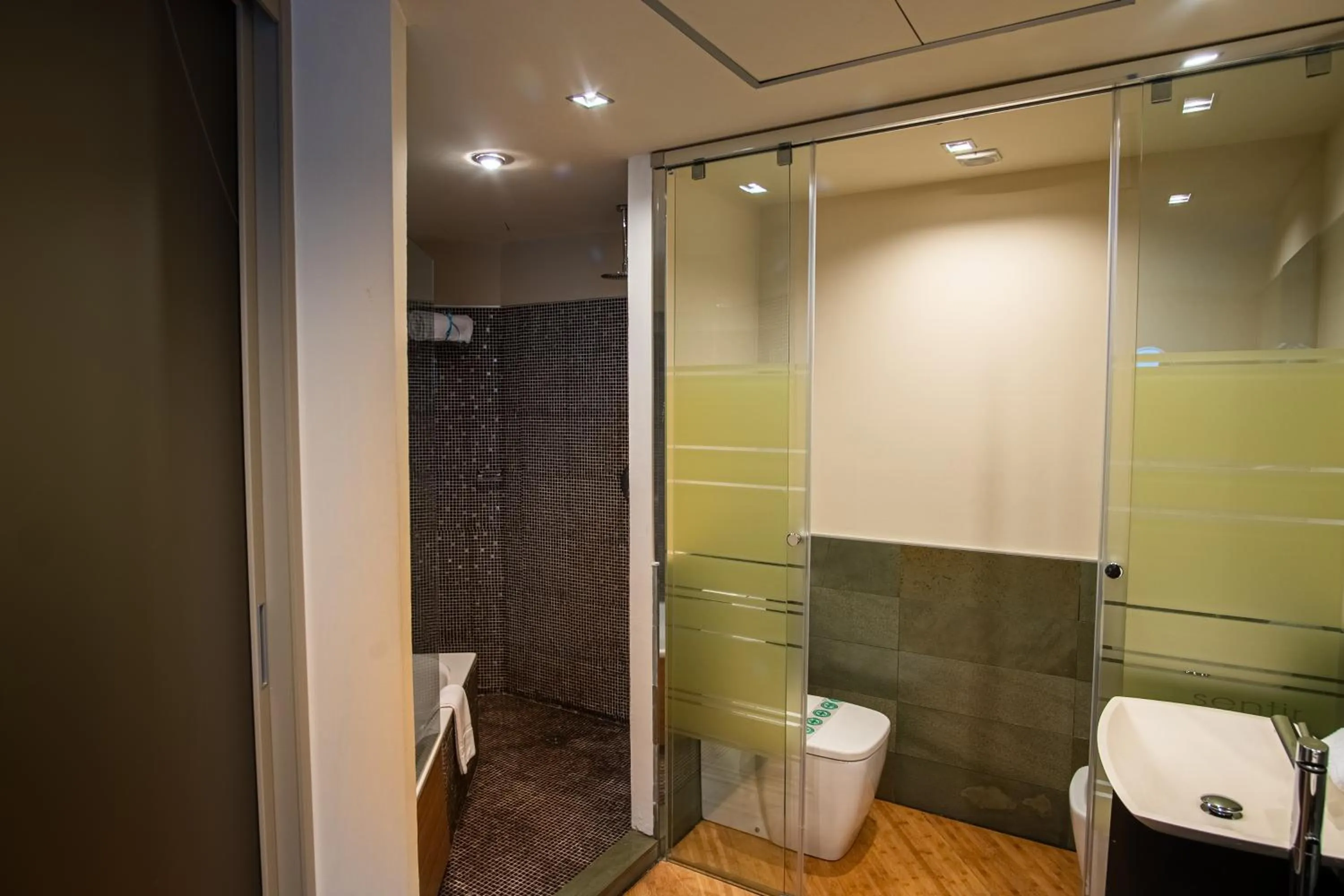 Shower in Hotel Carboneras Cabo de Gata Spa