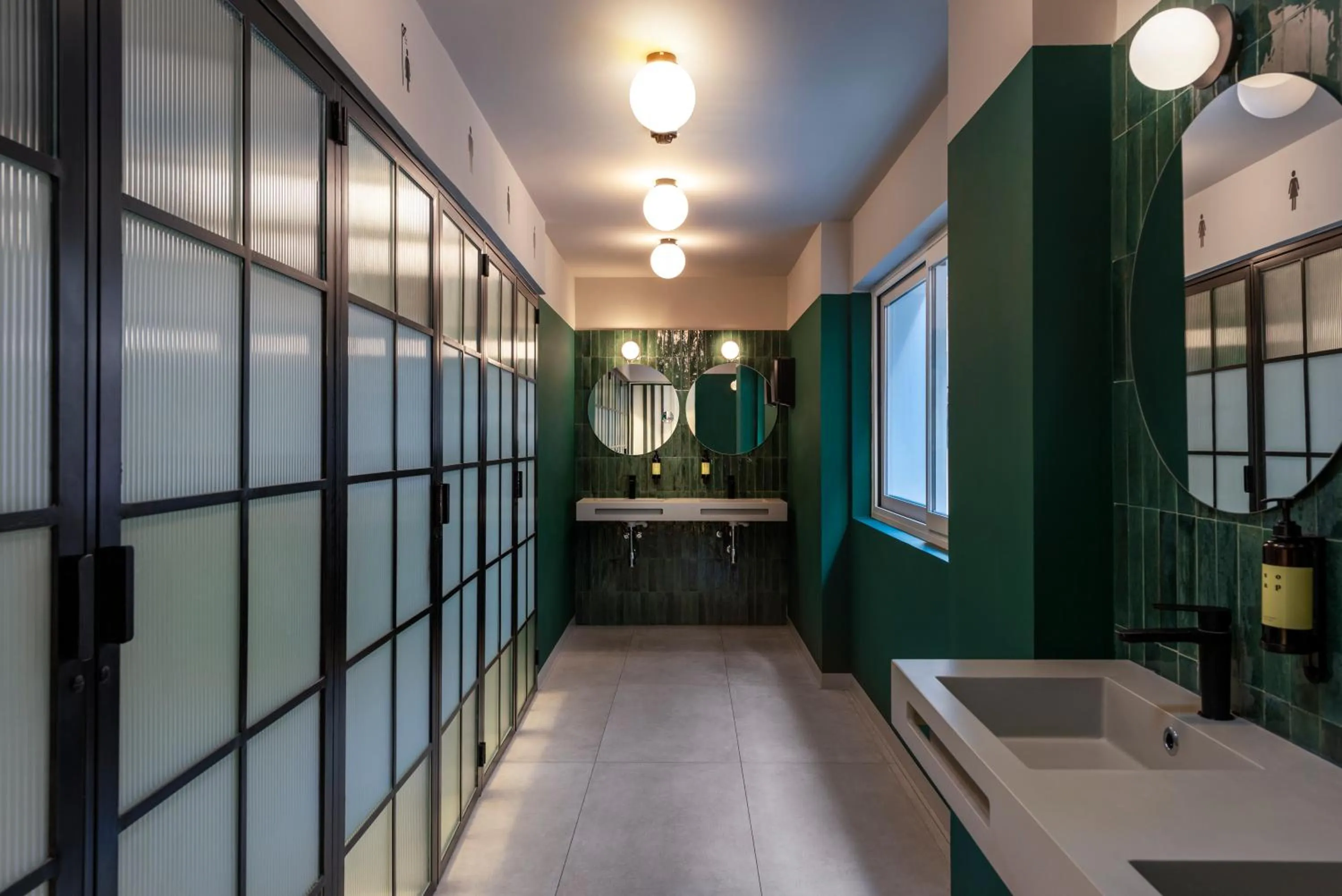 Bathroom in Coeo Pod Hostel Beatas