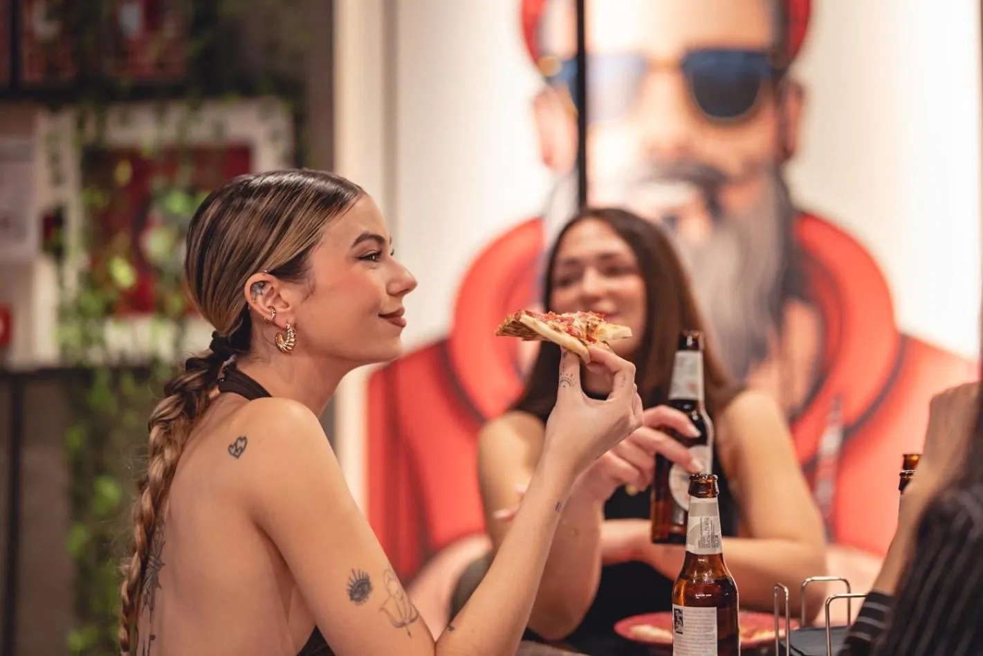 People in Coeo Pod Hostel Beatas