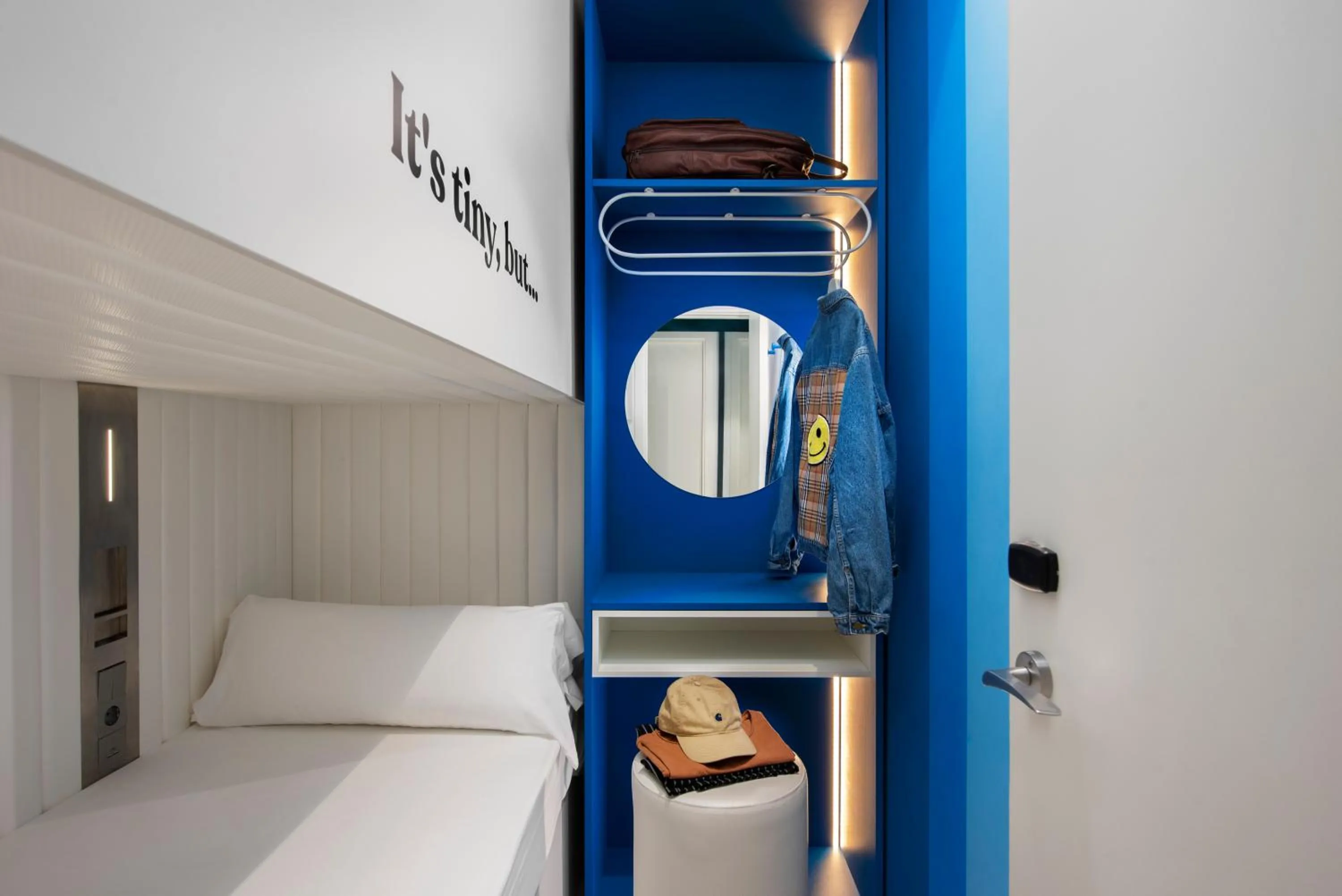 Photo of the whole room, Bed in Coeo Pod Hostel Beatas