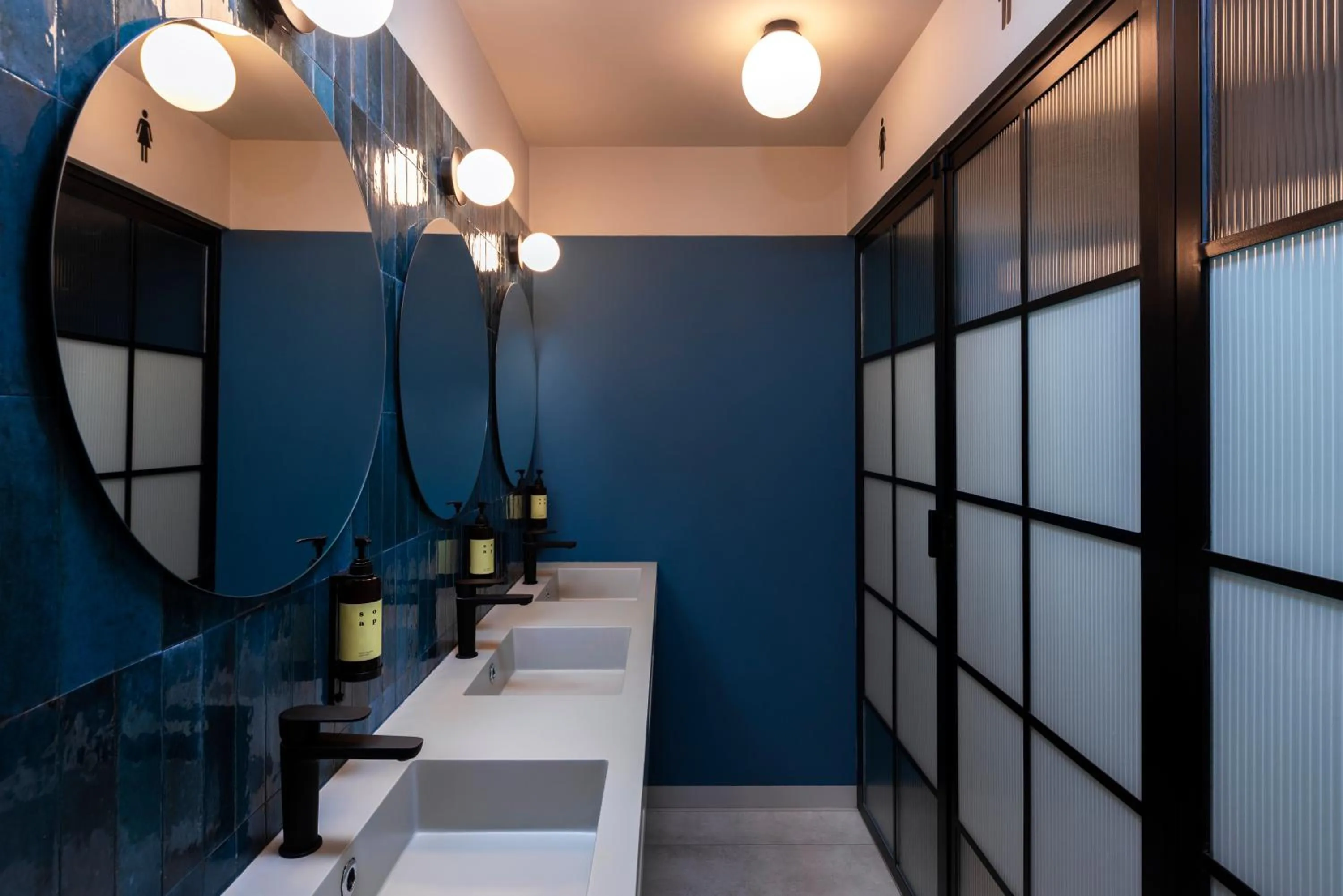 Bathroom in Coeo Pod Hostel Beatas