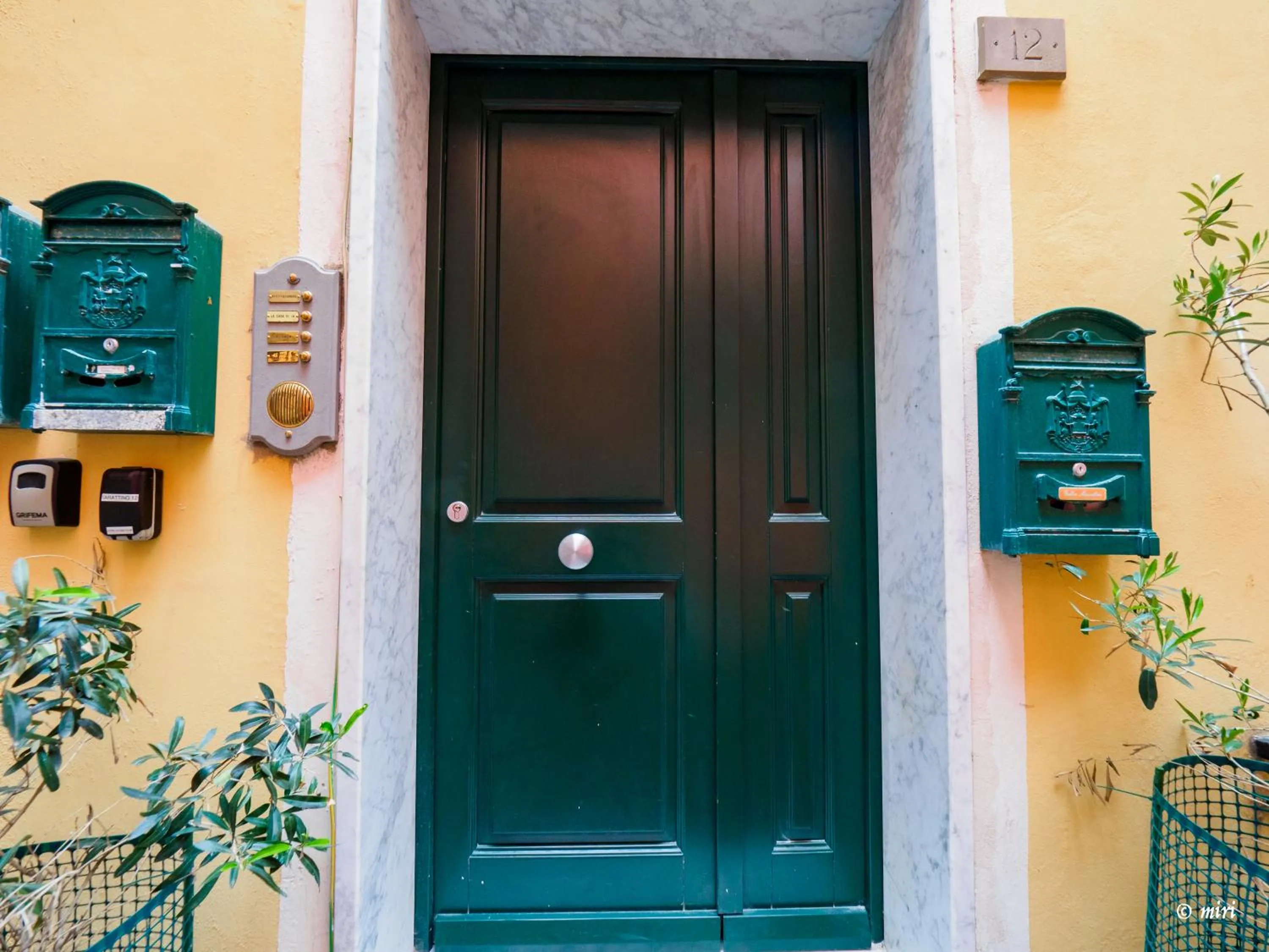 Facade/entrance in Carmelina Tiny Village Room