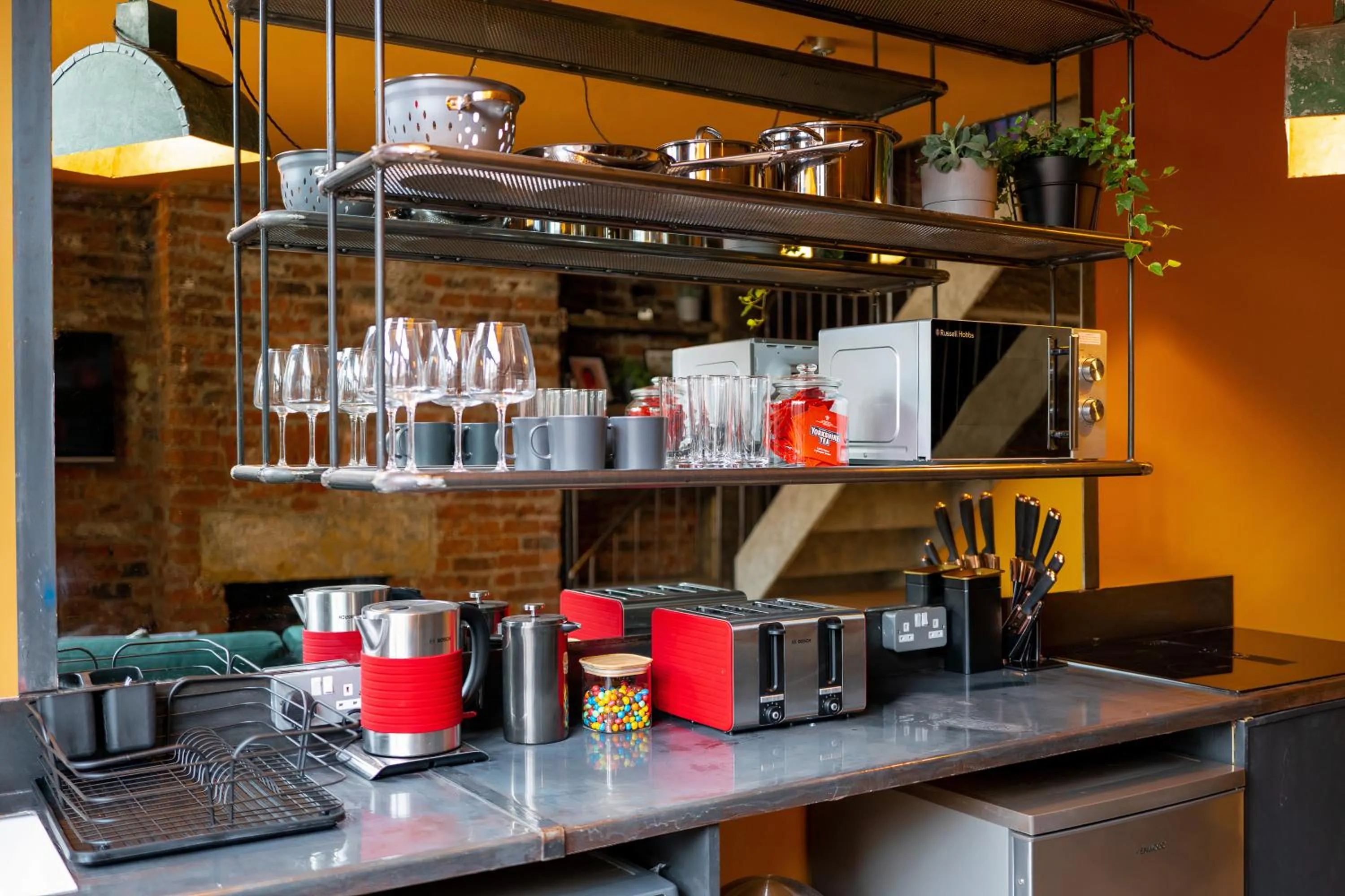 Coffee/tea facilities in Rooms by Green Room