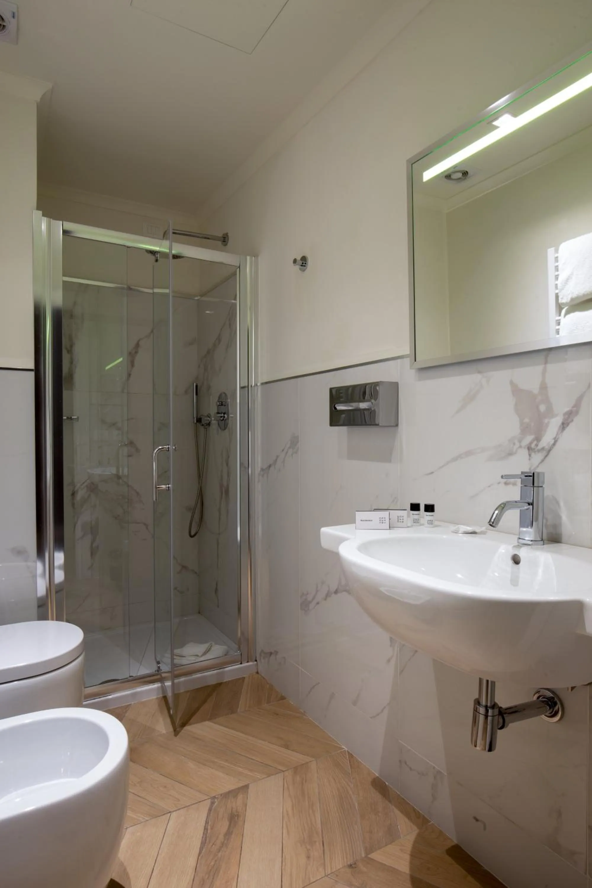 Shower in Best Western Hotel Astrid