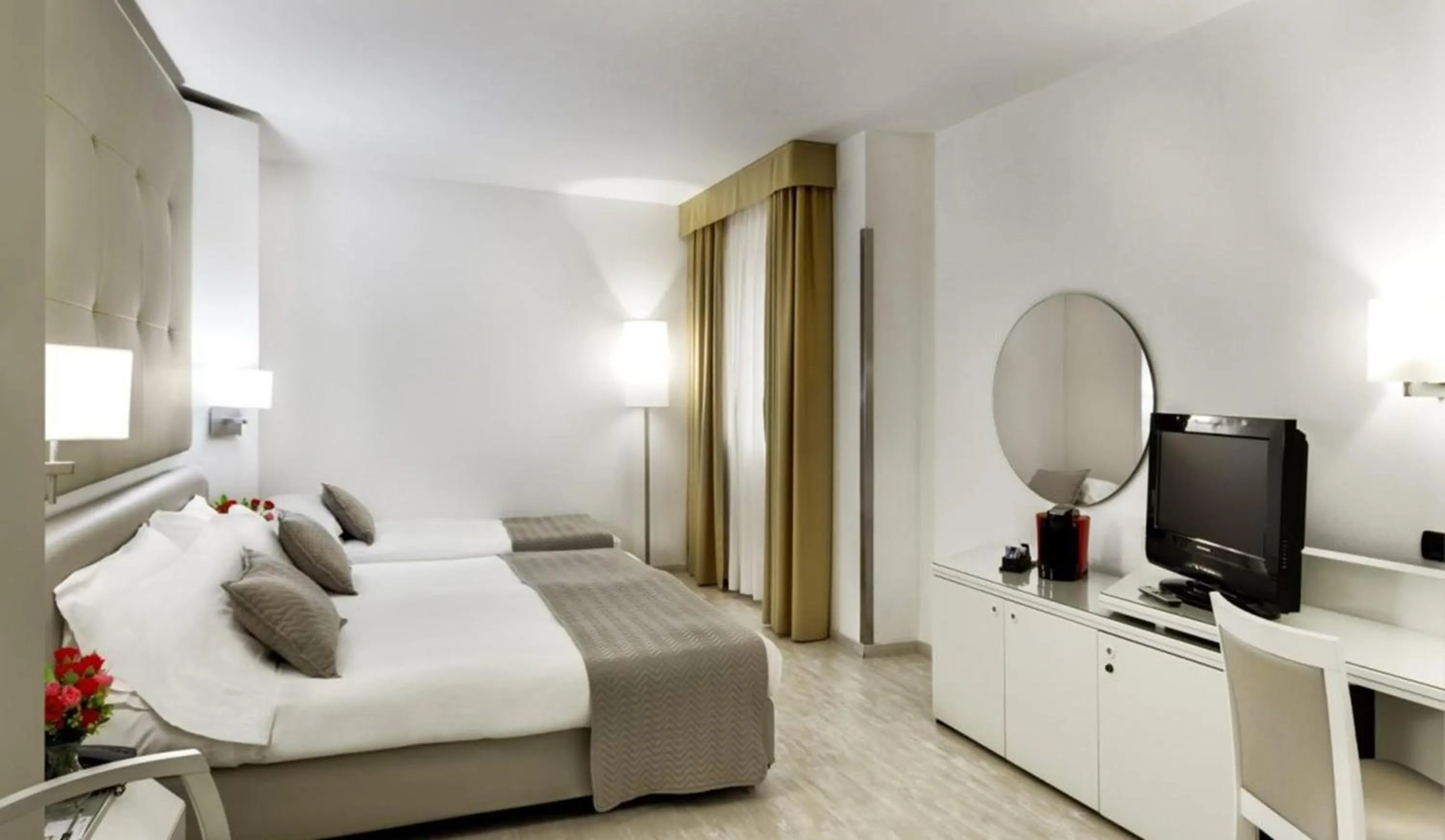 Bedroom, Bed in Mediterraneo Palace Hotel