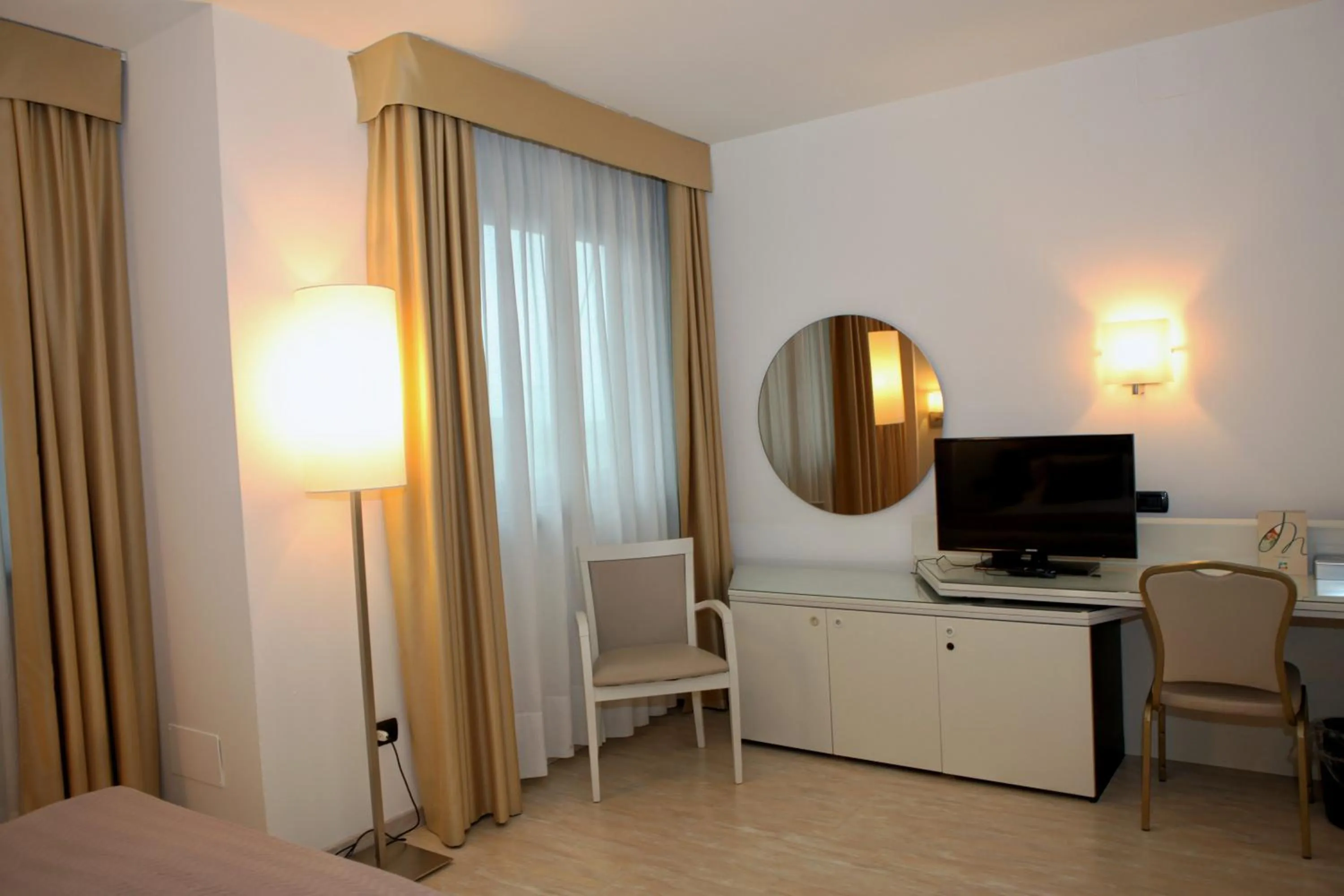 TV and multimedia, Bed in Mediterraneo Palace Hotel