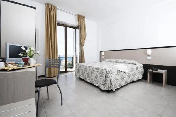 Sea view, Bed in Hotel Rondine