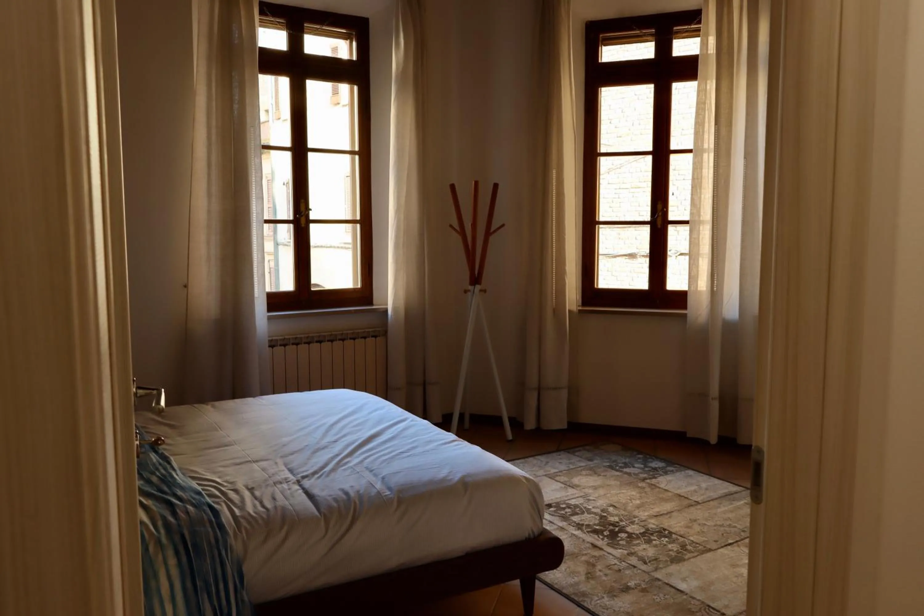 Photo of the whole room, Bed in CasaLonghi
