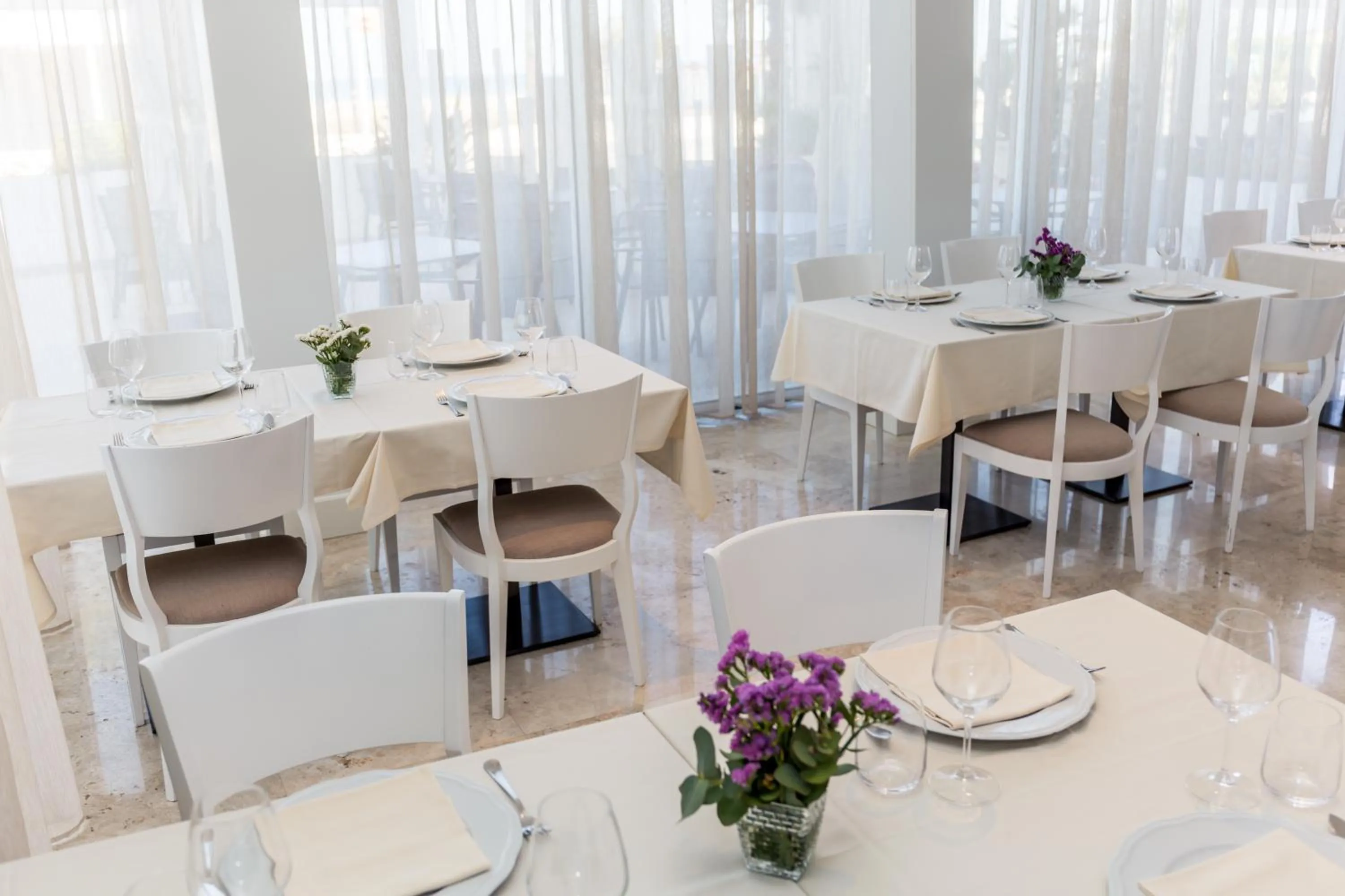 Restaurant/places to eat in EUROPA Hotel
