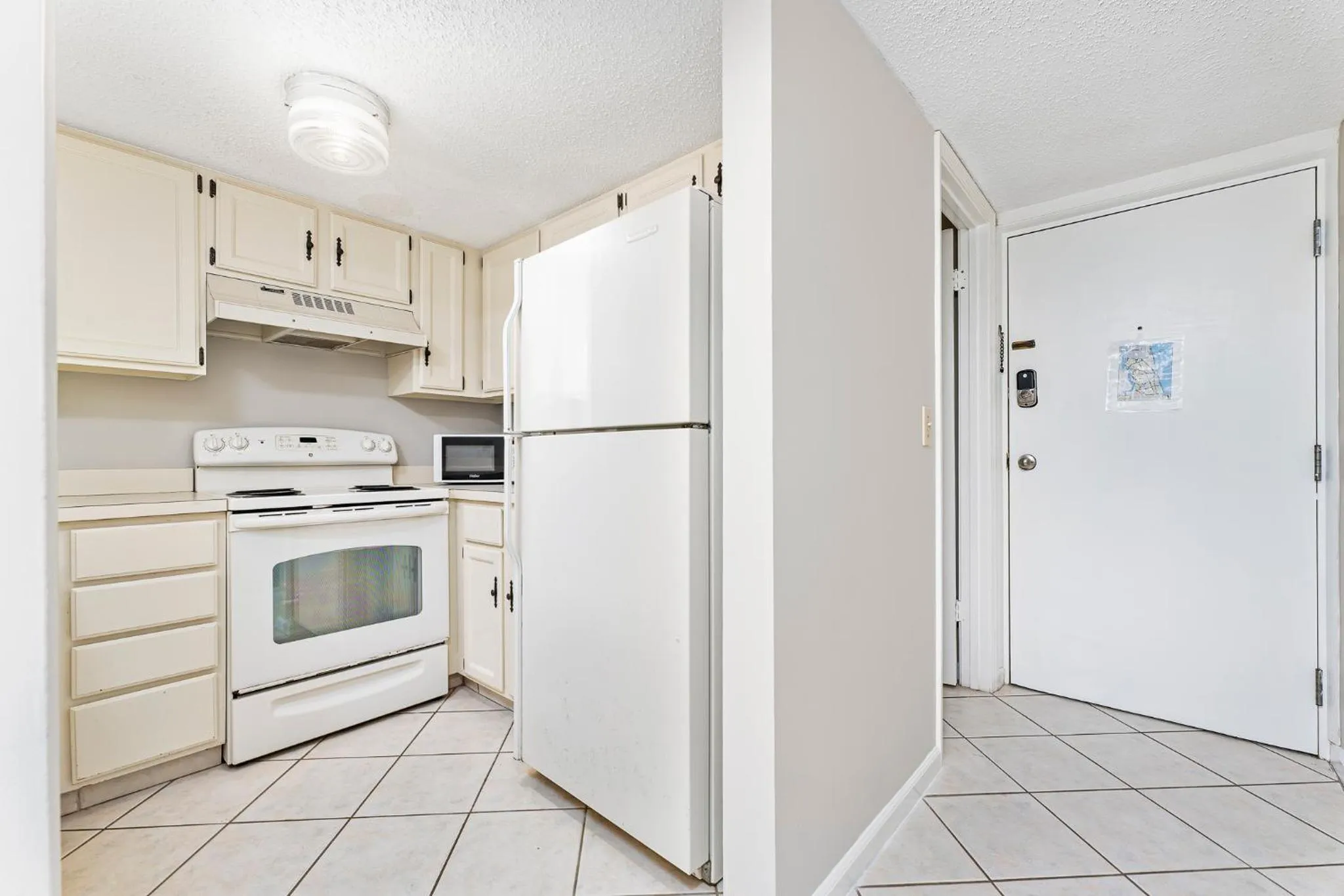 Kitchen or kitchenette in Ocean Racquet 5116