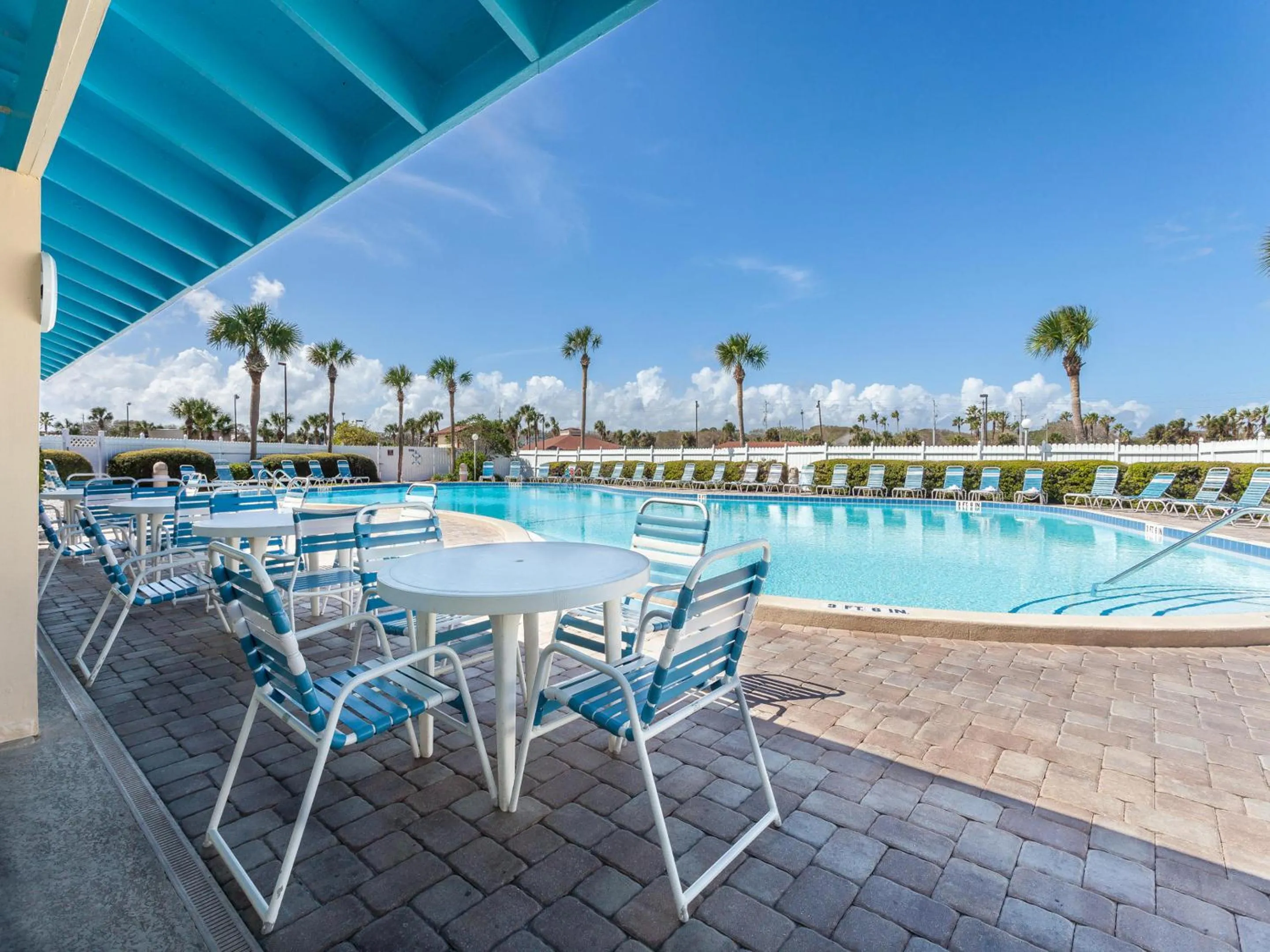 Property building in Ocean Racquet 5116