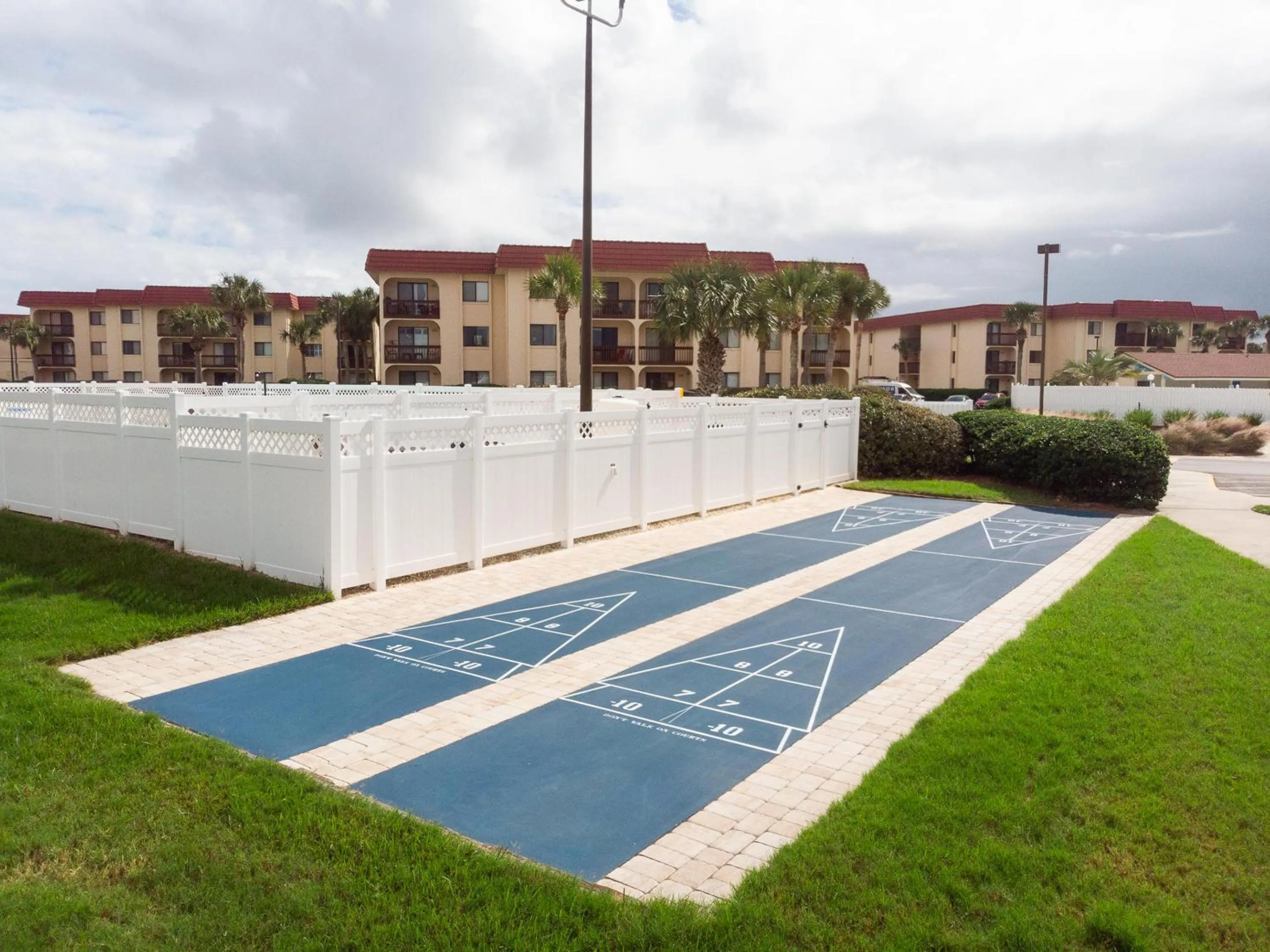 Property building in Ocean Racquet 5116