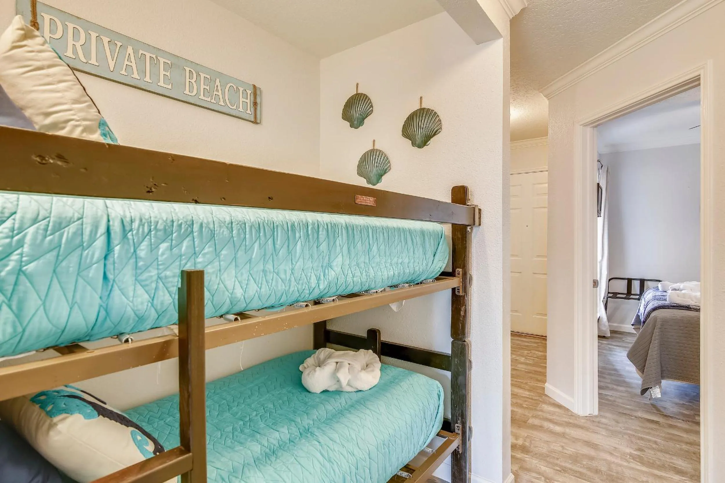 Property building, Bed in Victorian 7105-Sand Dollar