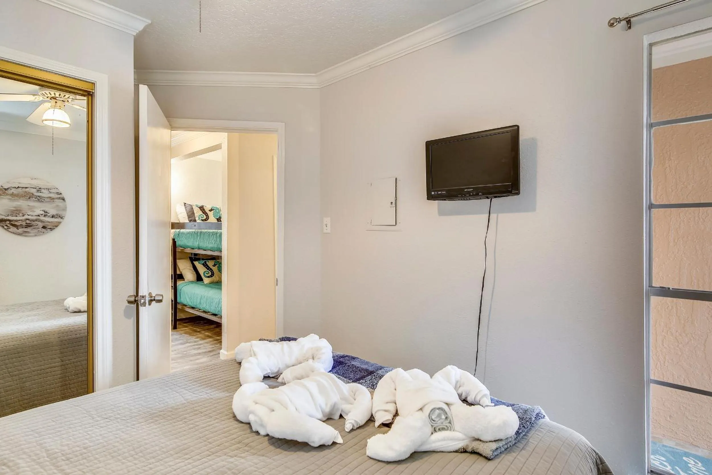 Property building, Bed in Victorian 7105-Sand Dollar