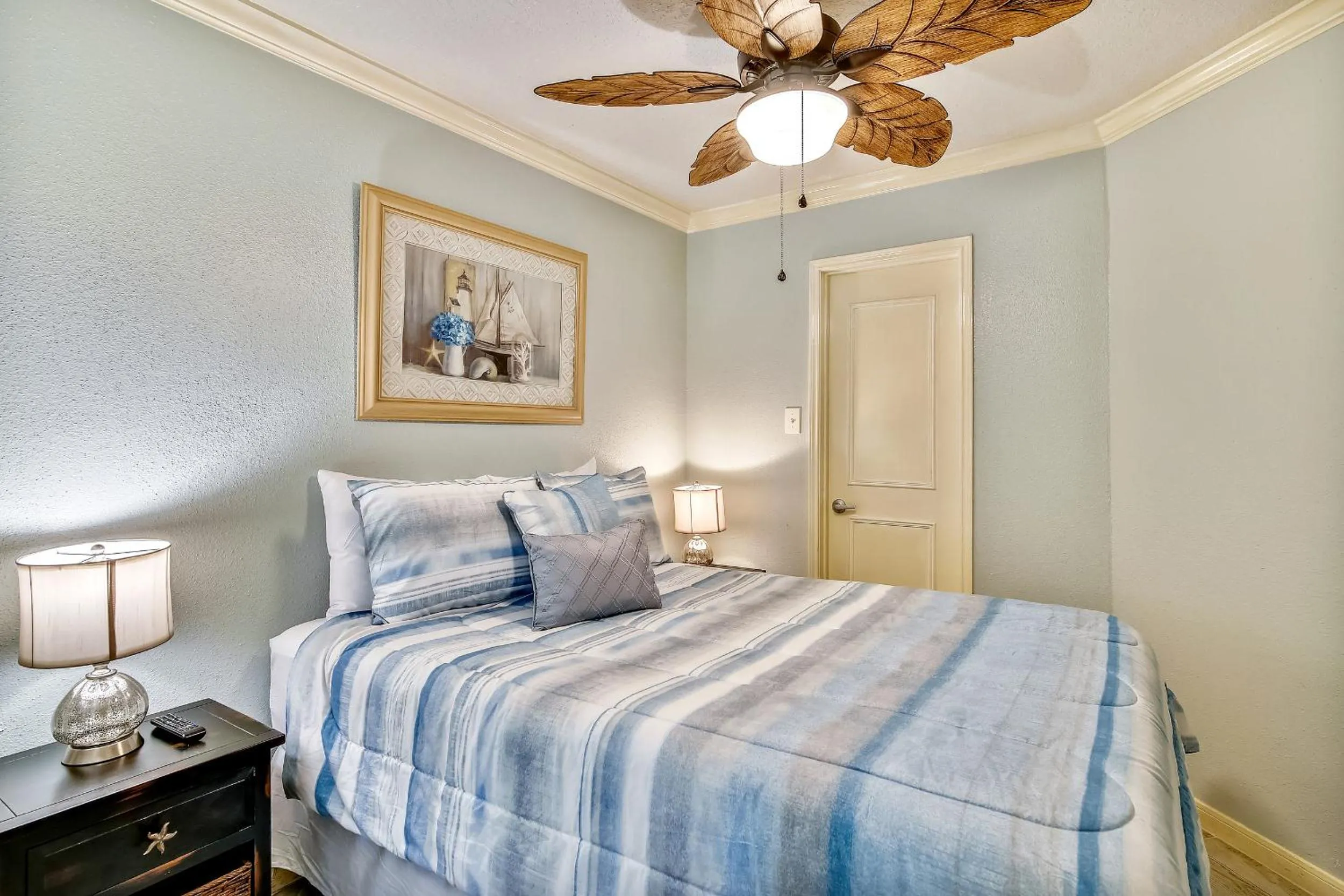 Bedroom, Bed in Victorian 9203-Ocean Oasis