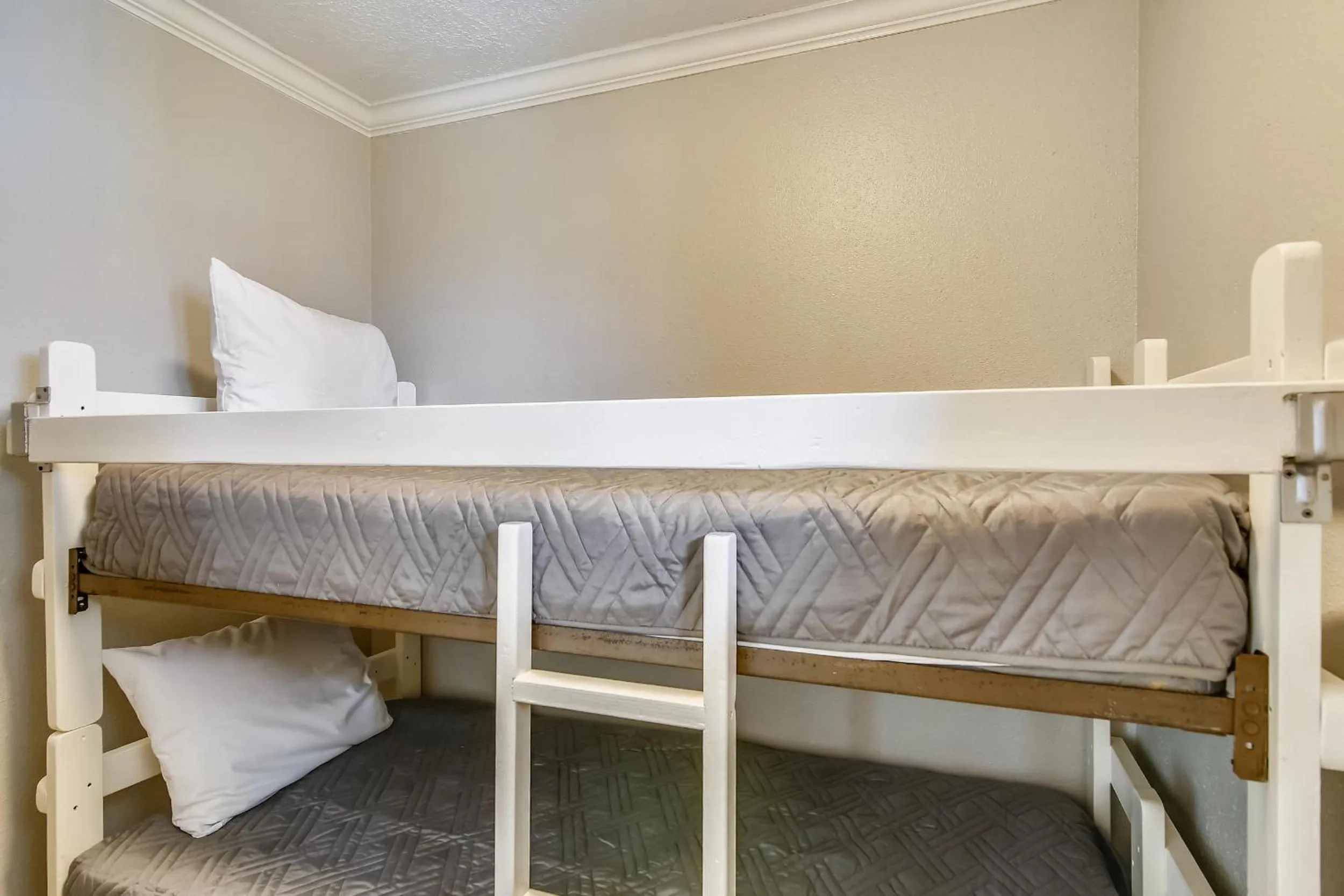 Bed in Victorian 8301-Vista View