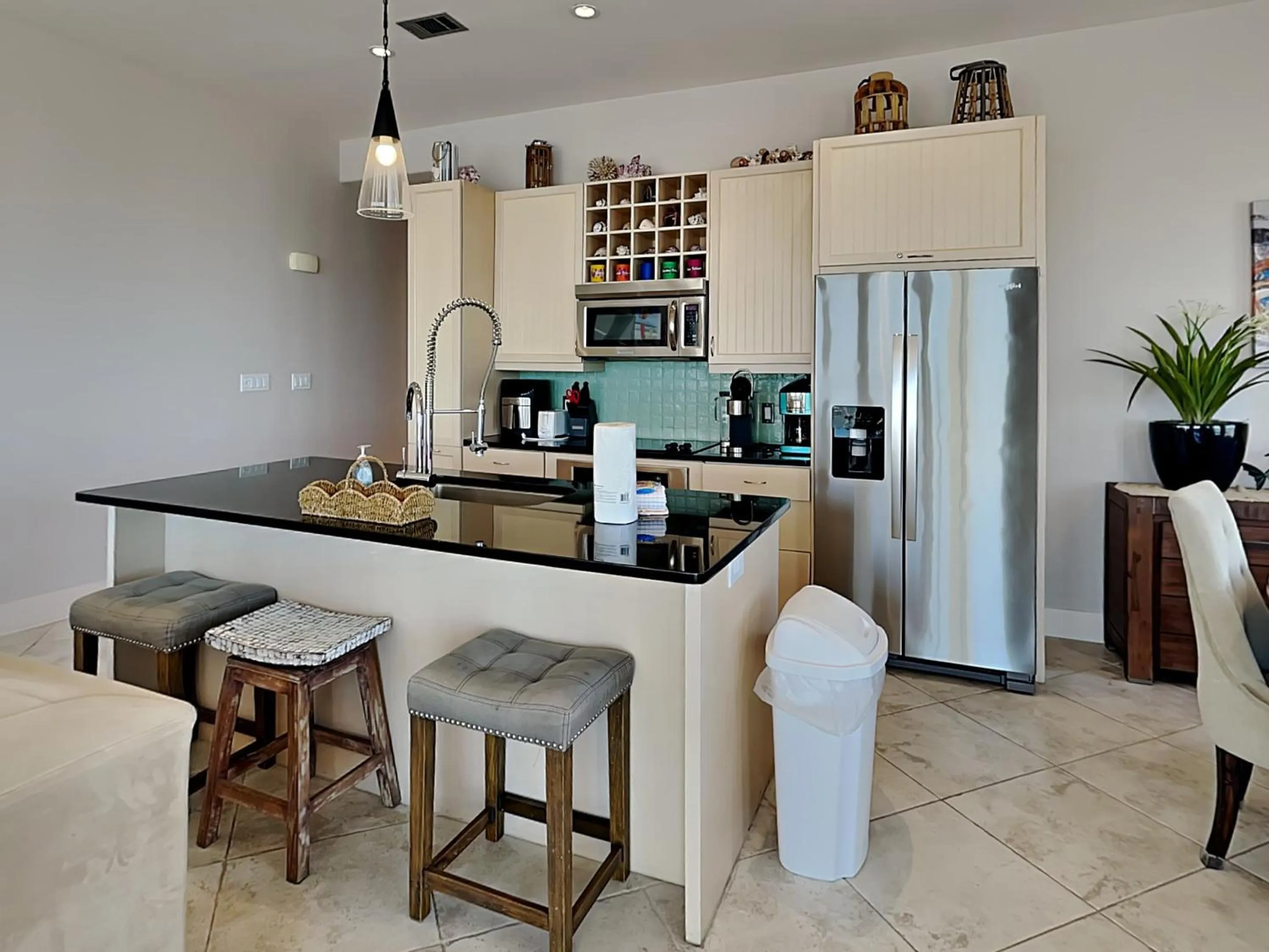 Property building in Diamond Beach 701-Queen of Diamonds