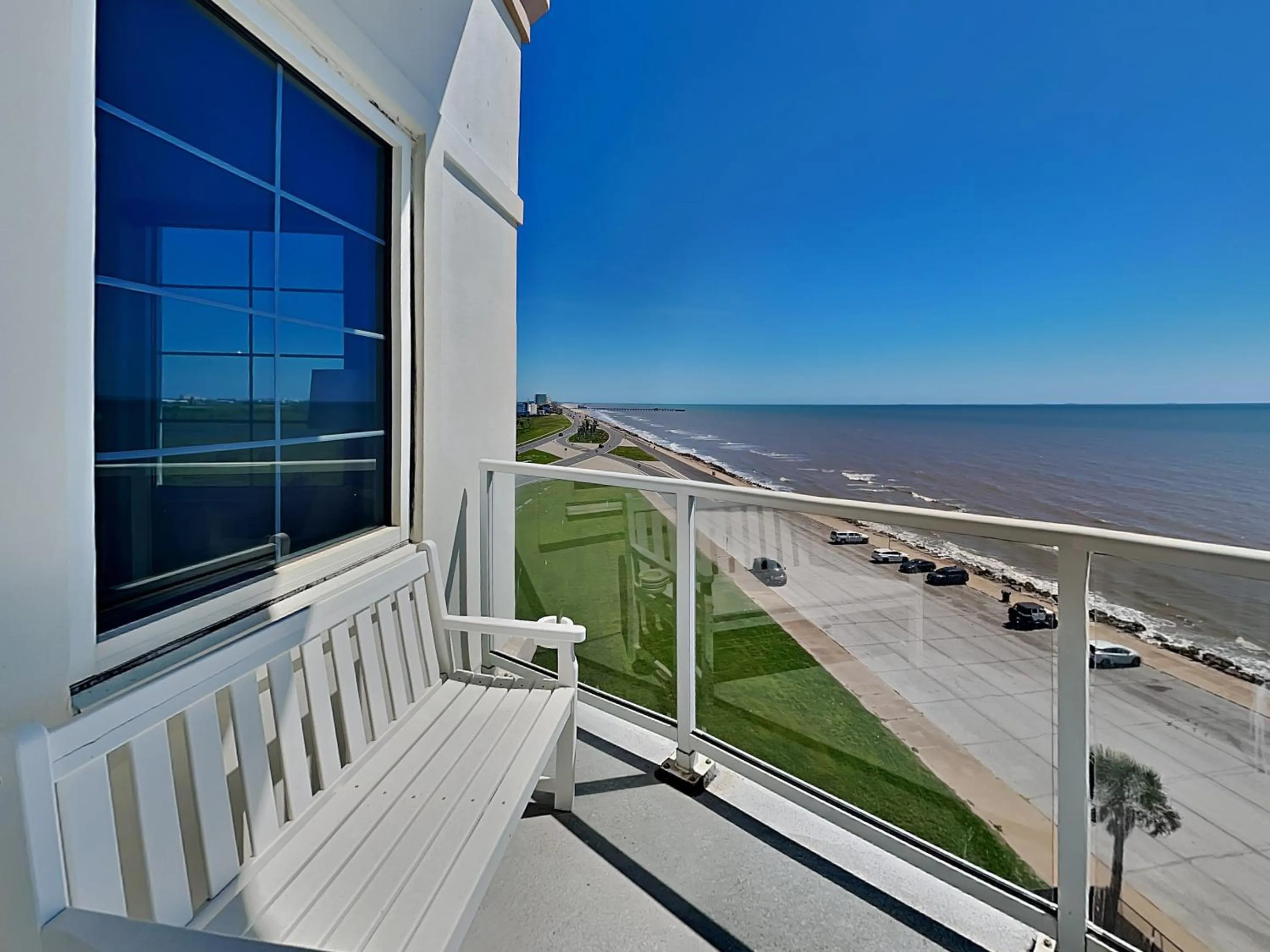 Property building in Diamond Beach 701-Queen of Diamonds