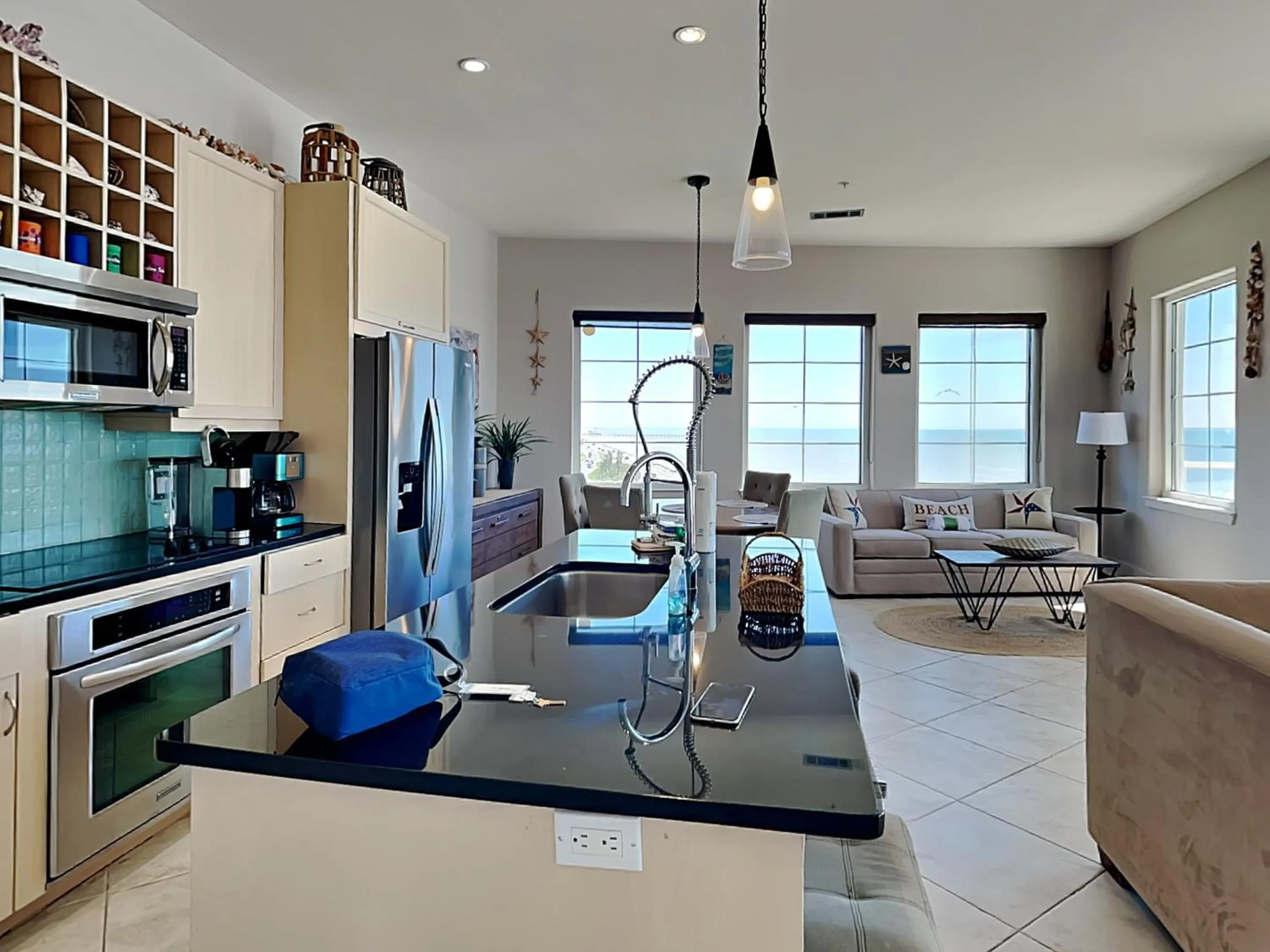 Property building in Diamond Beach 701-Queen of Diamonds