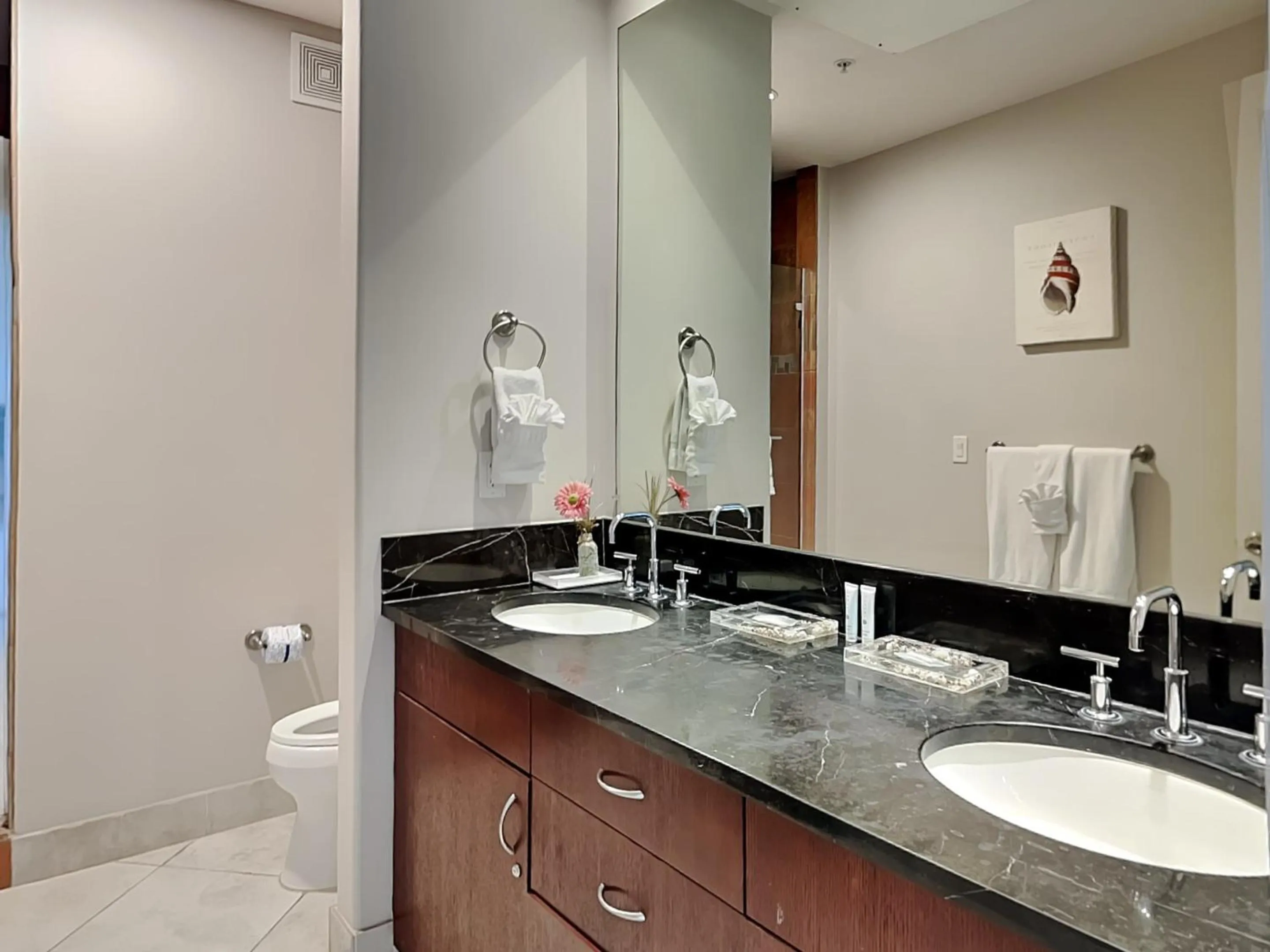 Property building in Diamond Beach 701-Queen of Diamonds