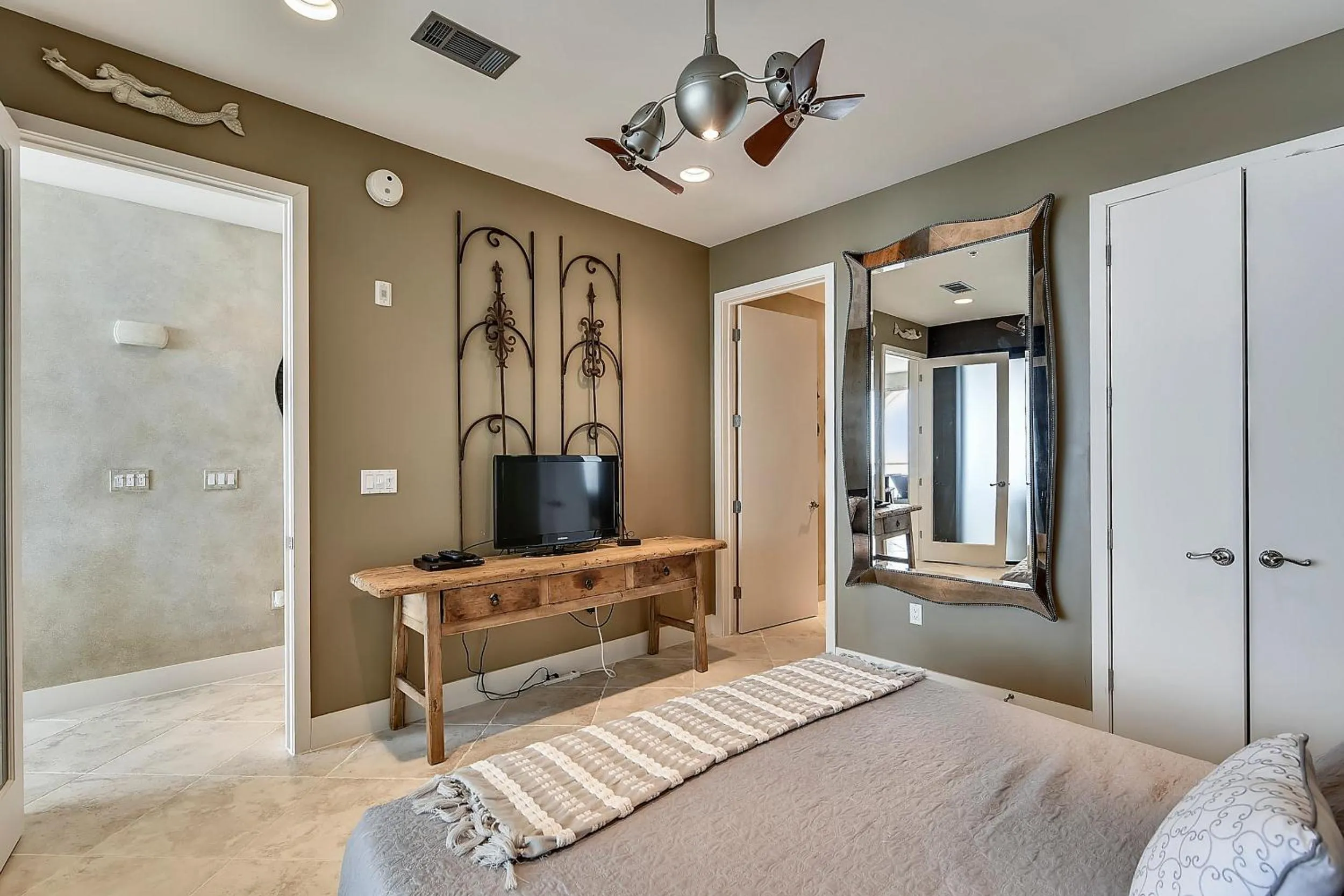 Kitchen or kitchenette, Bed in Diamond Beach 708-Kohinoor