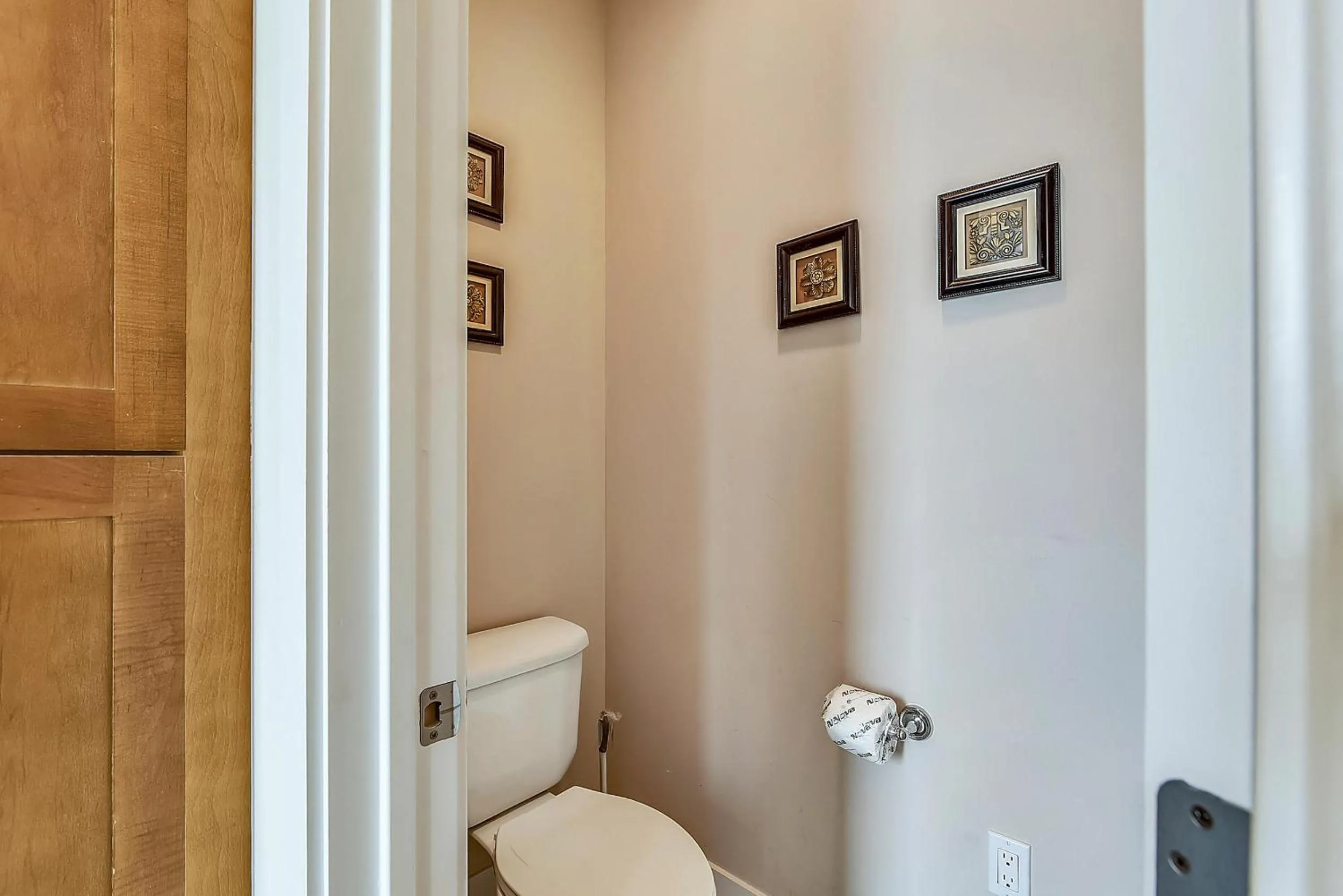 Bathroom in Emerald 707