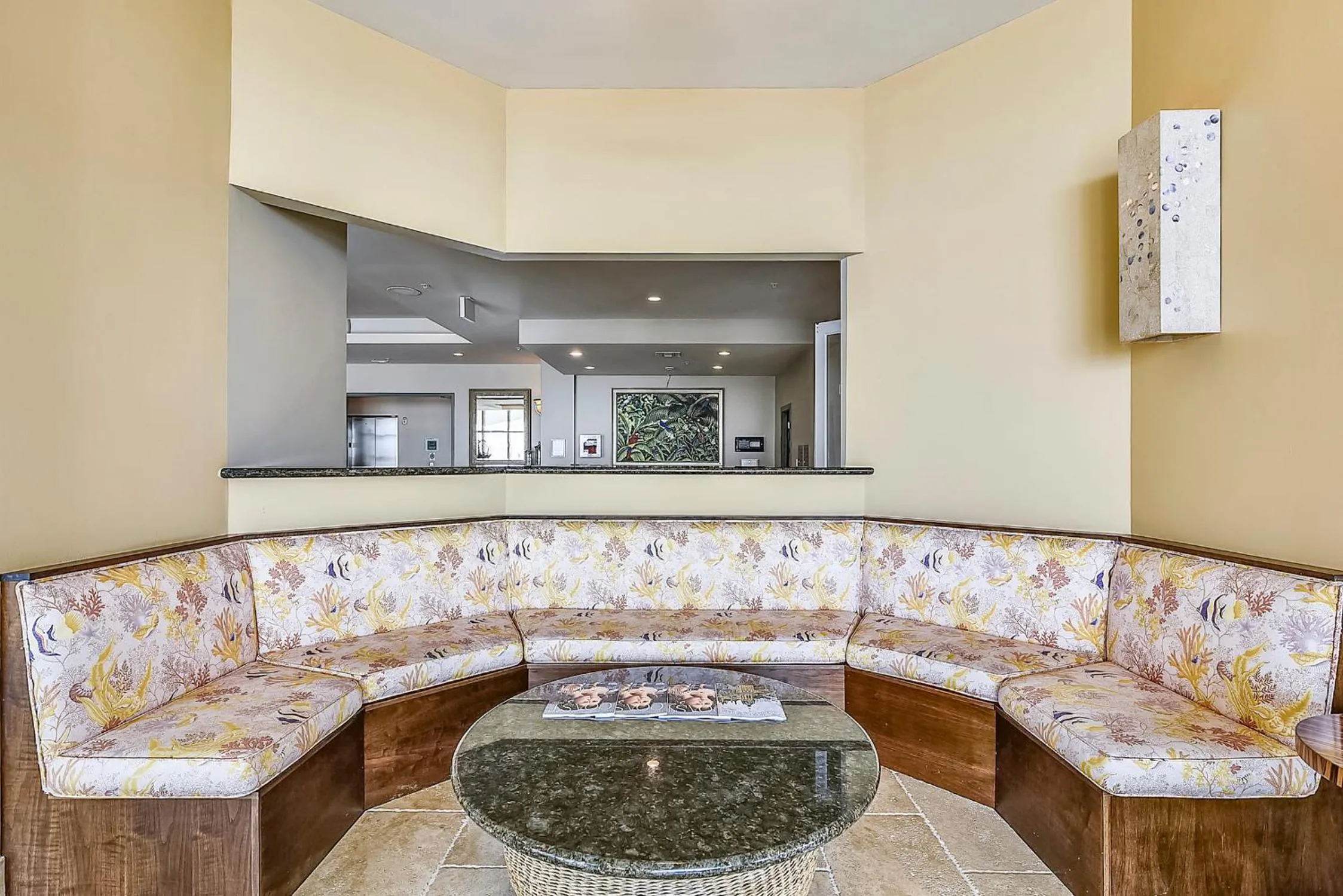 Kitchen or kitchenette in Emerald 707