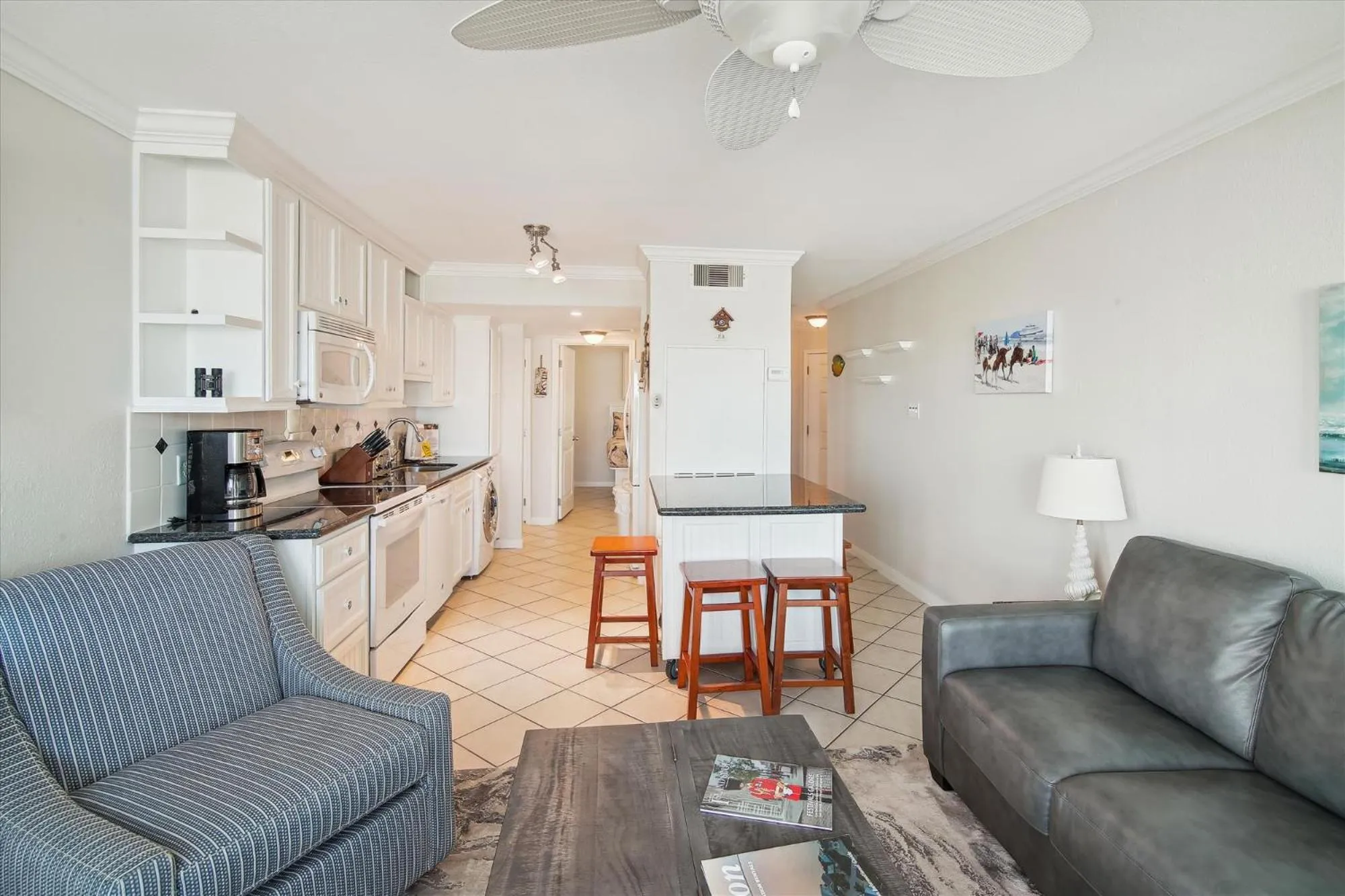 Living room in Seascape 1301-Beachcomber