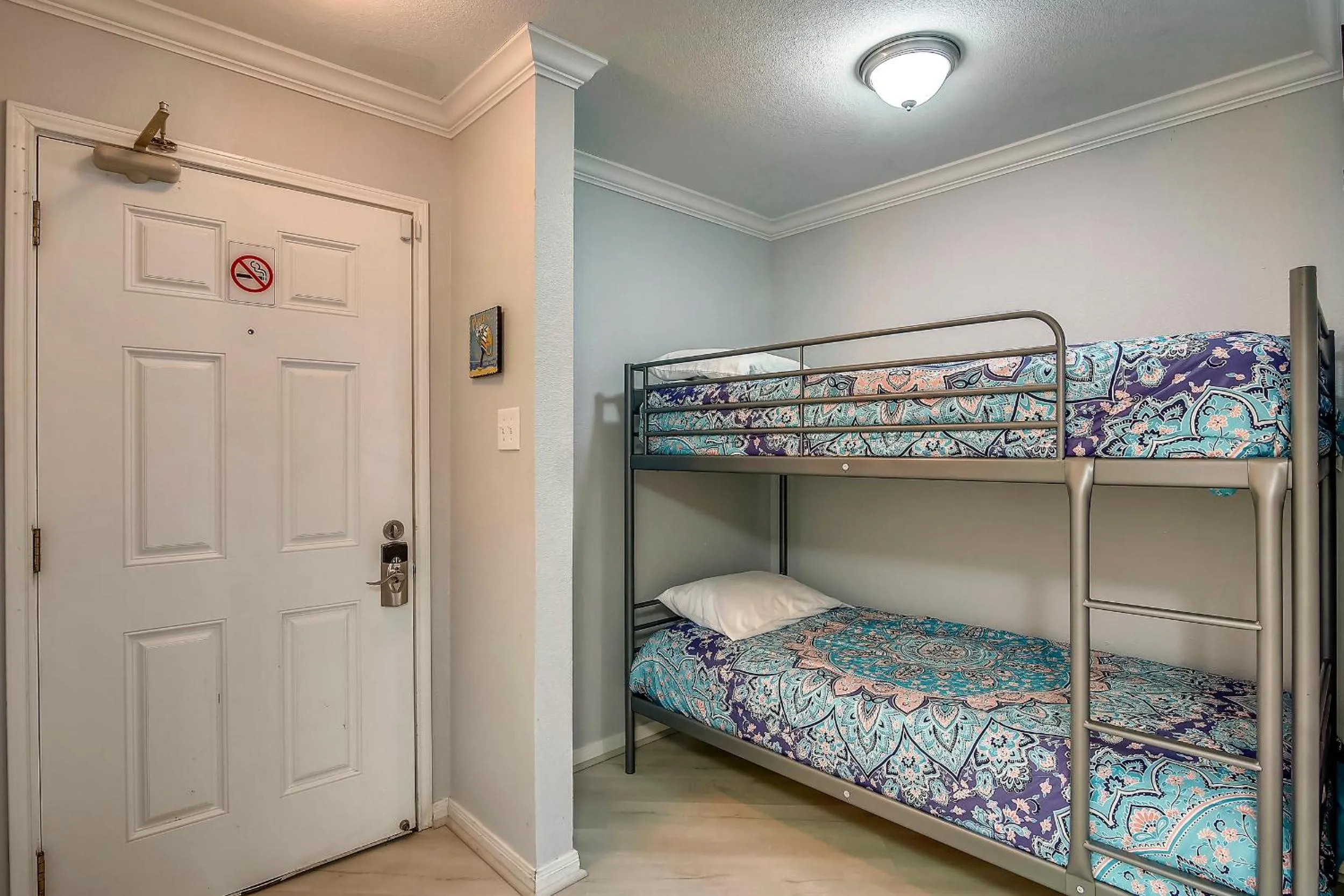 Bedroom, Bed in Seascape 1307-A Sunny Seahorse