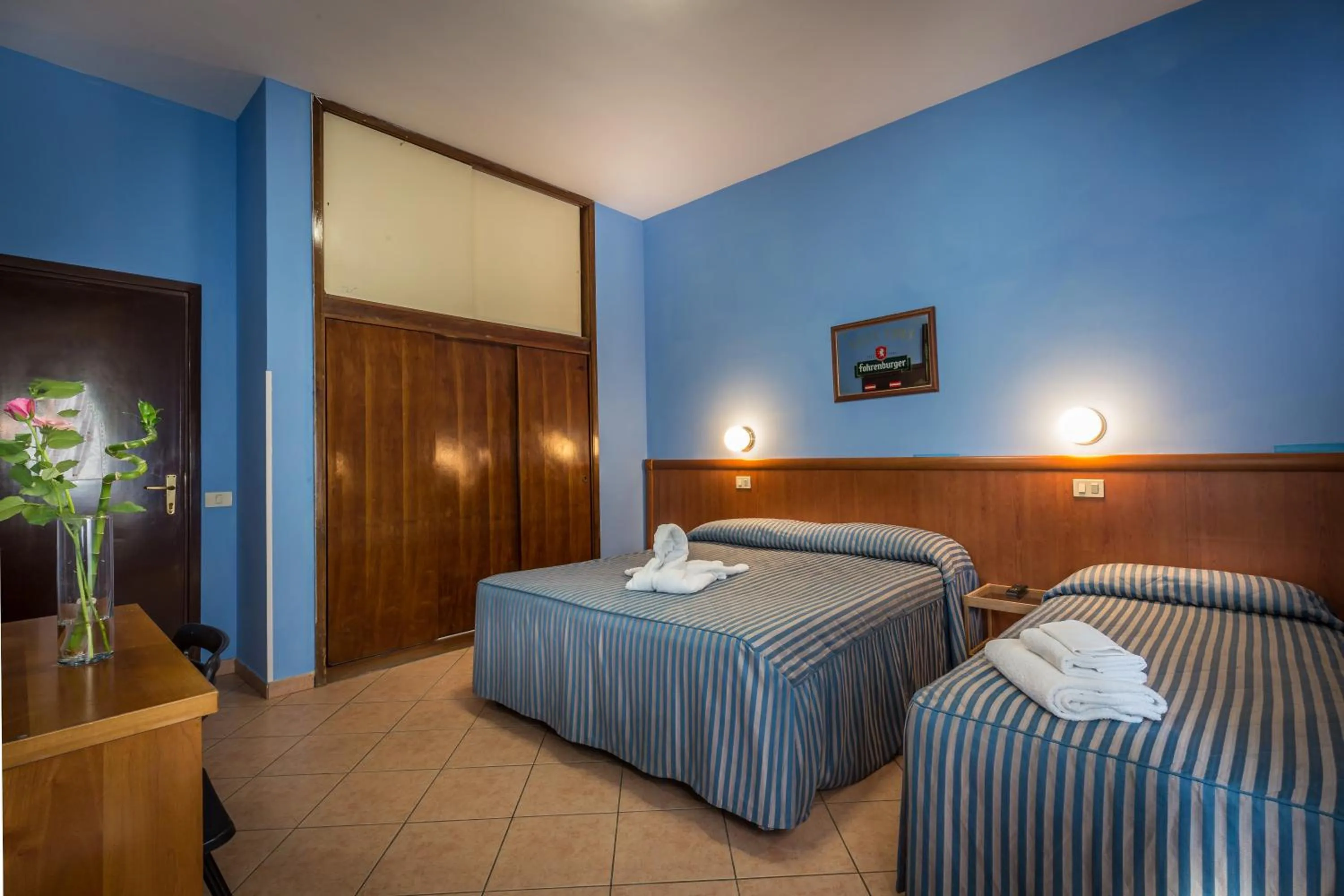 Photo of the whole room, Bed in Hotel Real