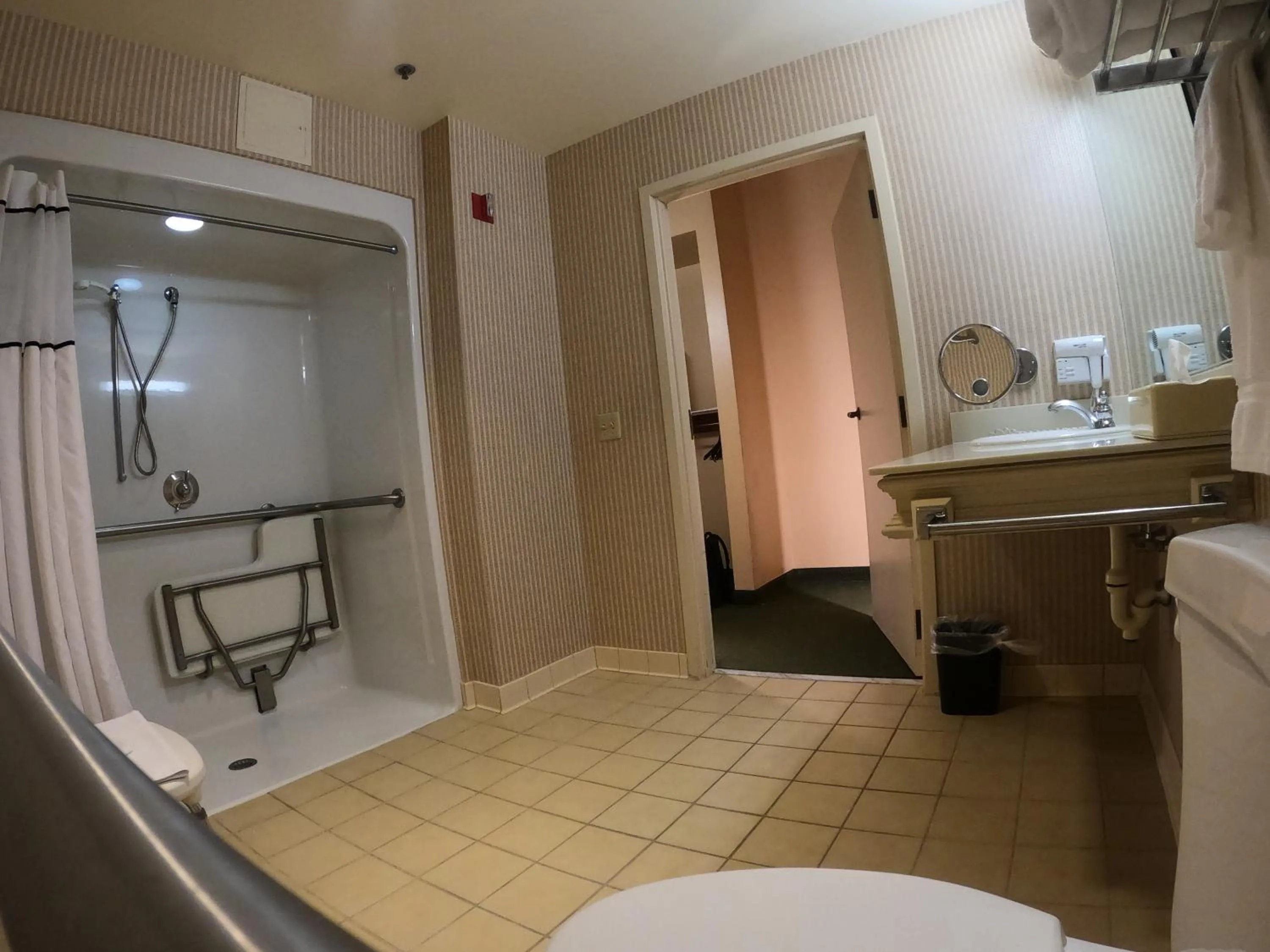 Bathroom in Hotel Mead Resorts & Conventions Center