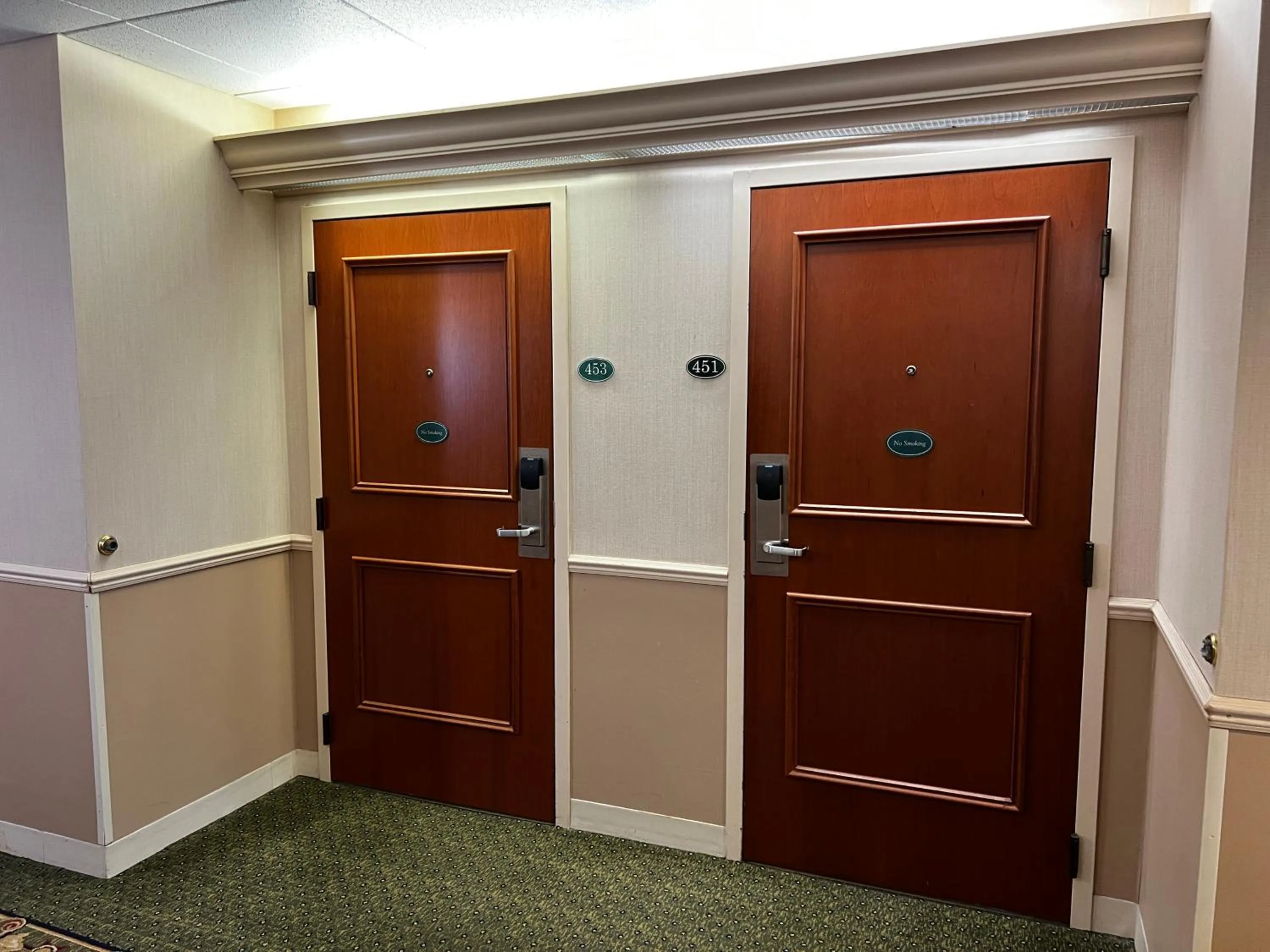 Facade/entrance in Hotel Mead Resorts & Conventions Center