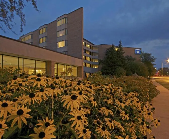 Property building in Hotel Mead Resorts & Conventions Center