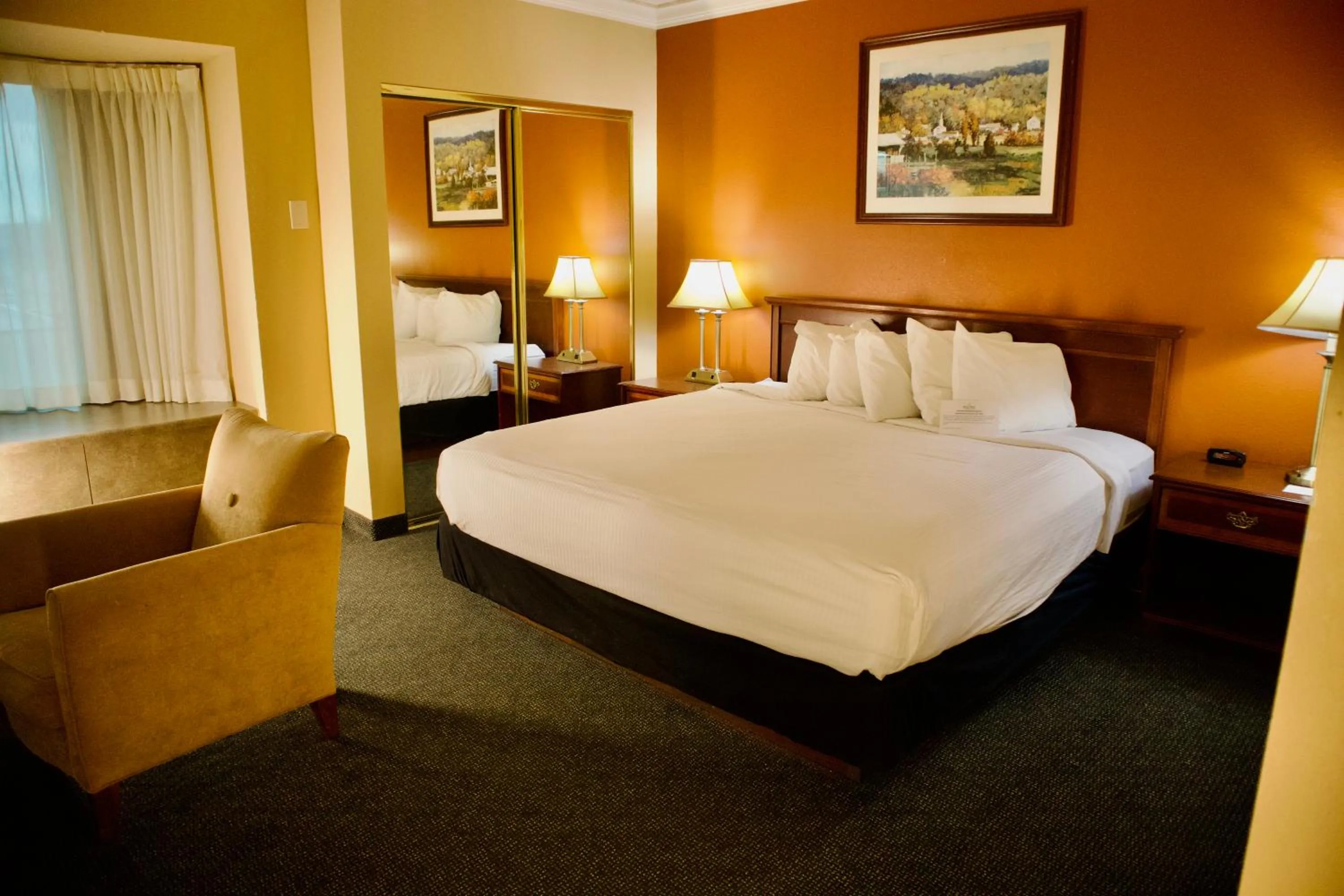 Bedroom, Bed in Hotel Mead Resorts & Conventions Center