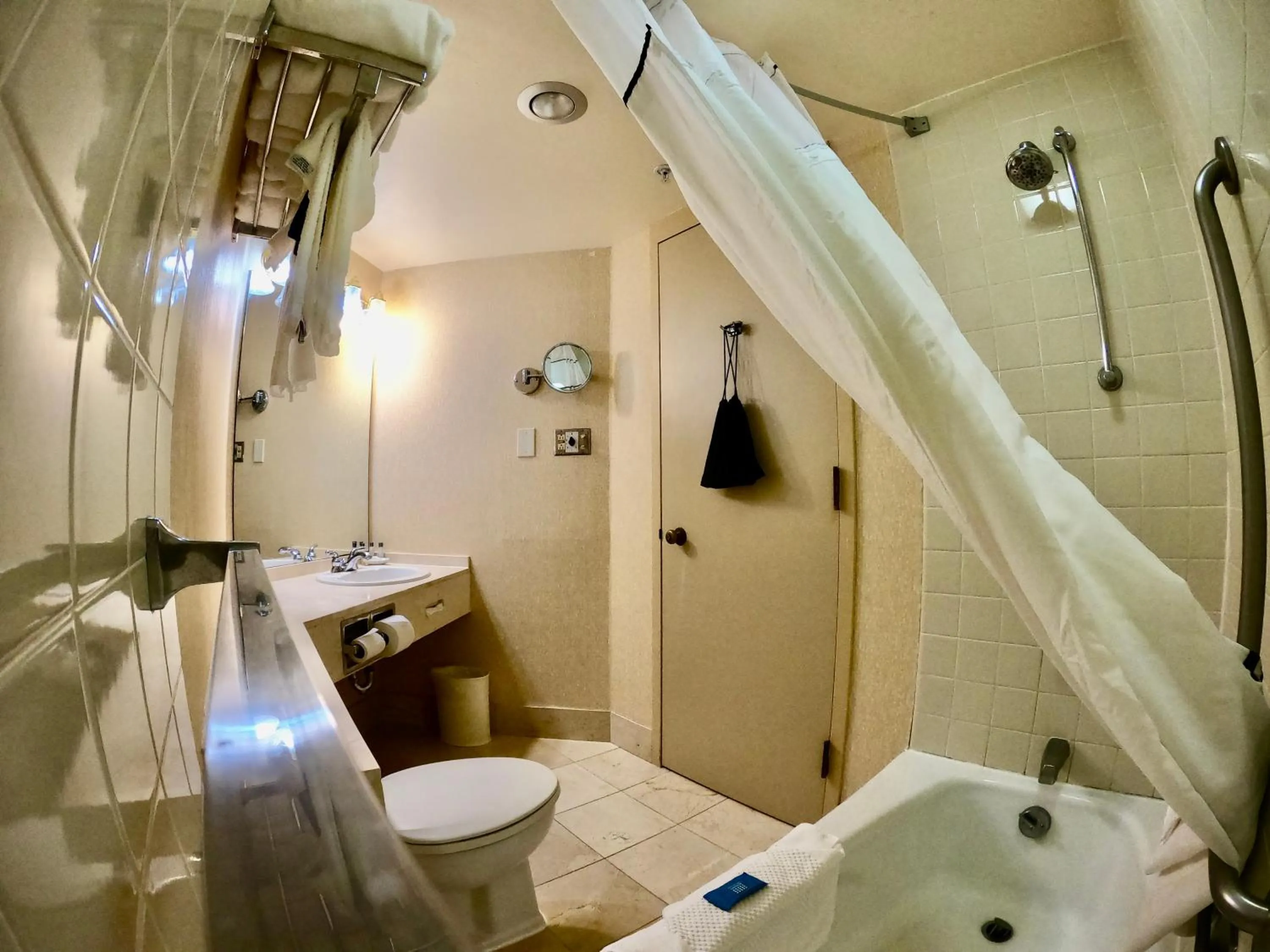 Bathroom in Hotel Mead Resorts & Conventions Center