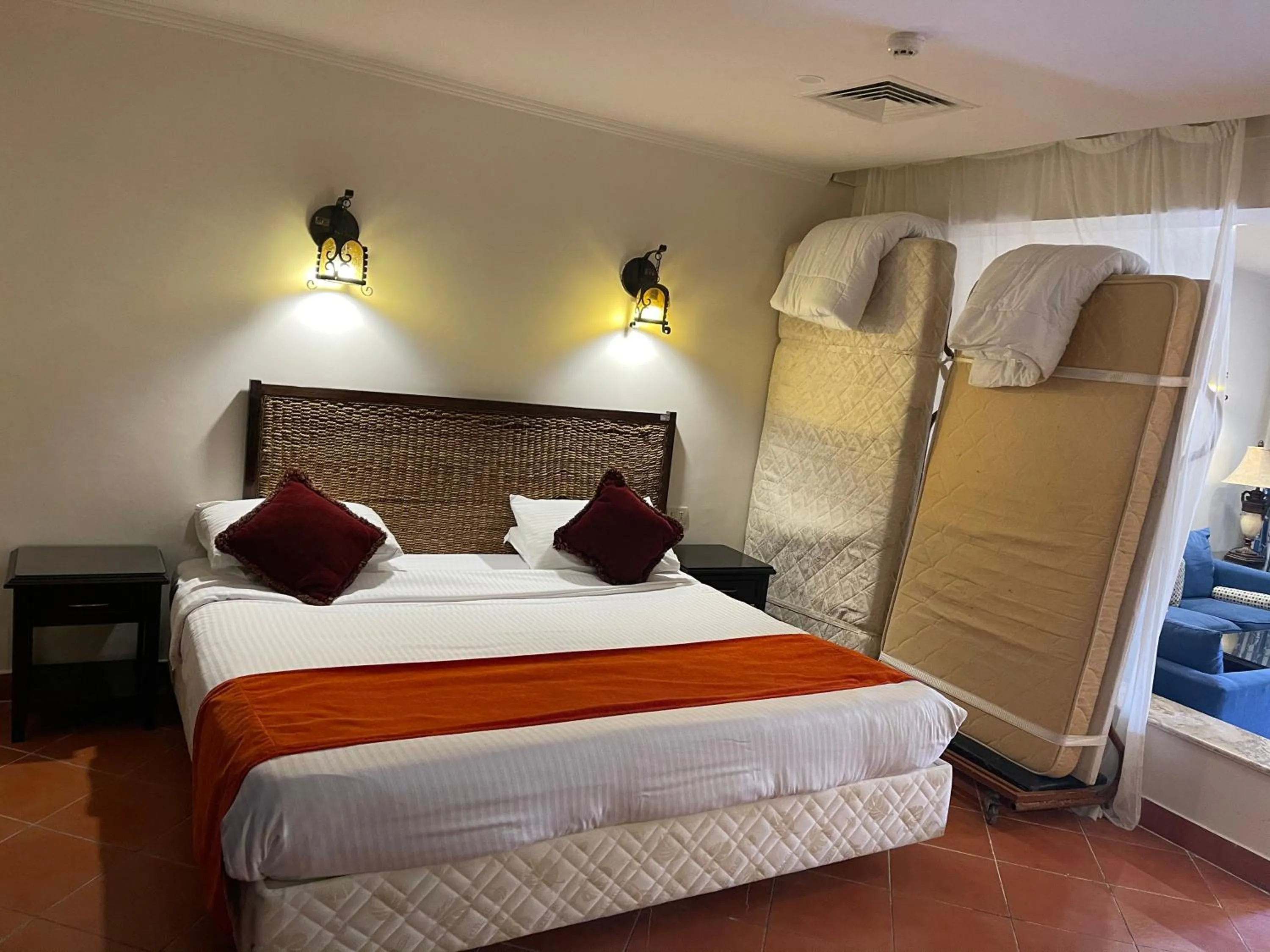 Bed in Patio suite, Porto marina