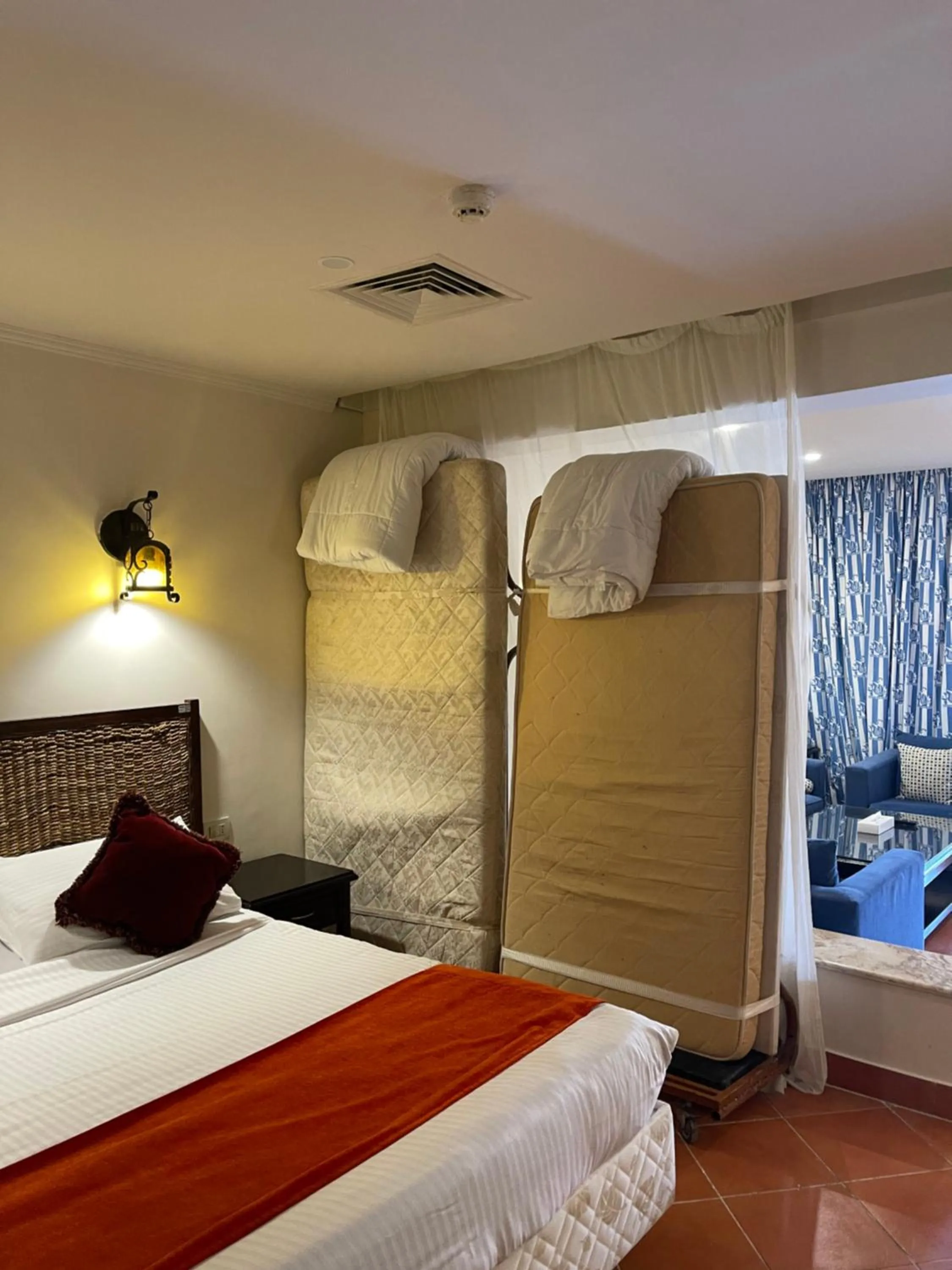 Bed in Patio suite, Porto marina