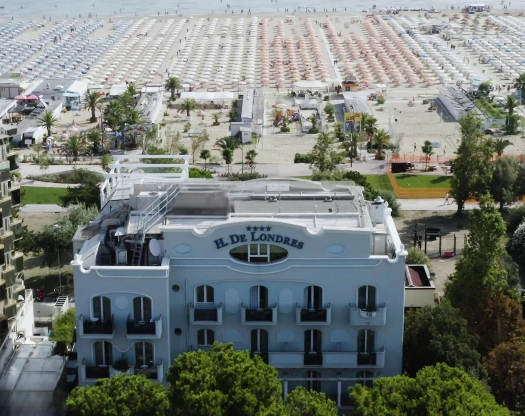 Property building in Hotel De Londres