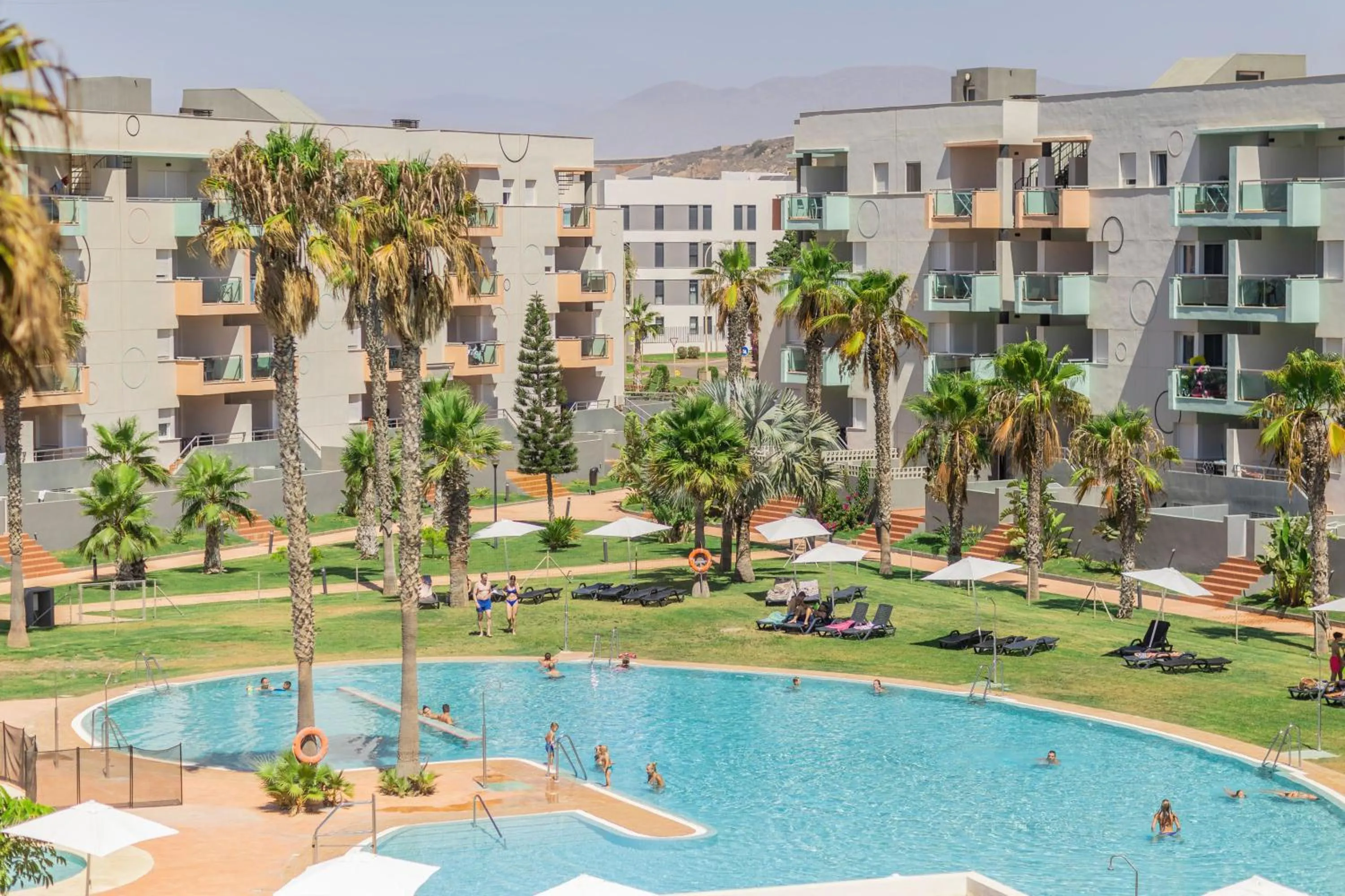 Swimming pool in Apartamentos Moon Dreams Almerimar