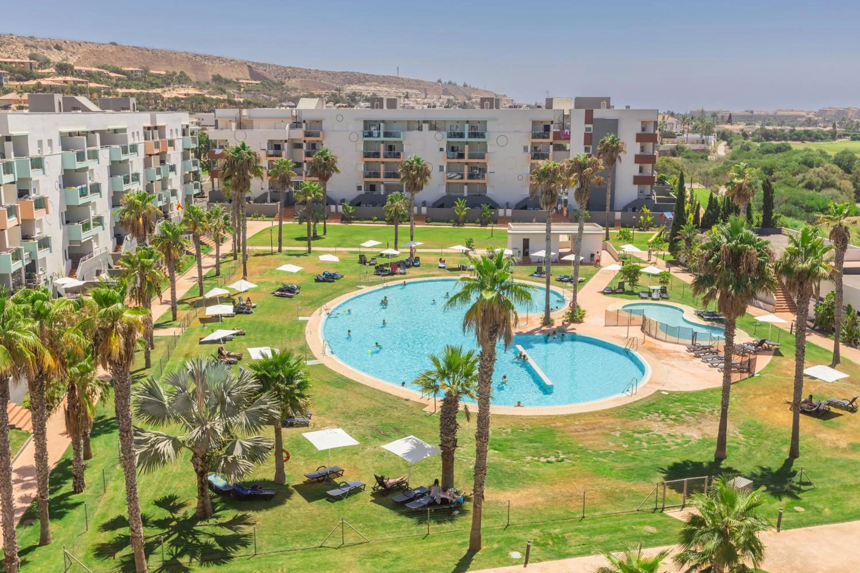 Swimming pool in Apartamentos Moon Dreams Almerimar