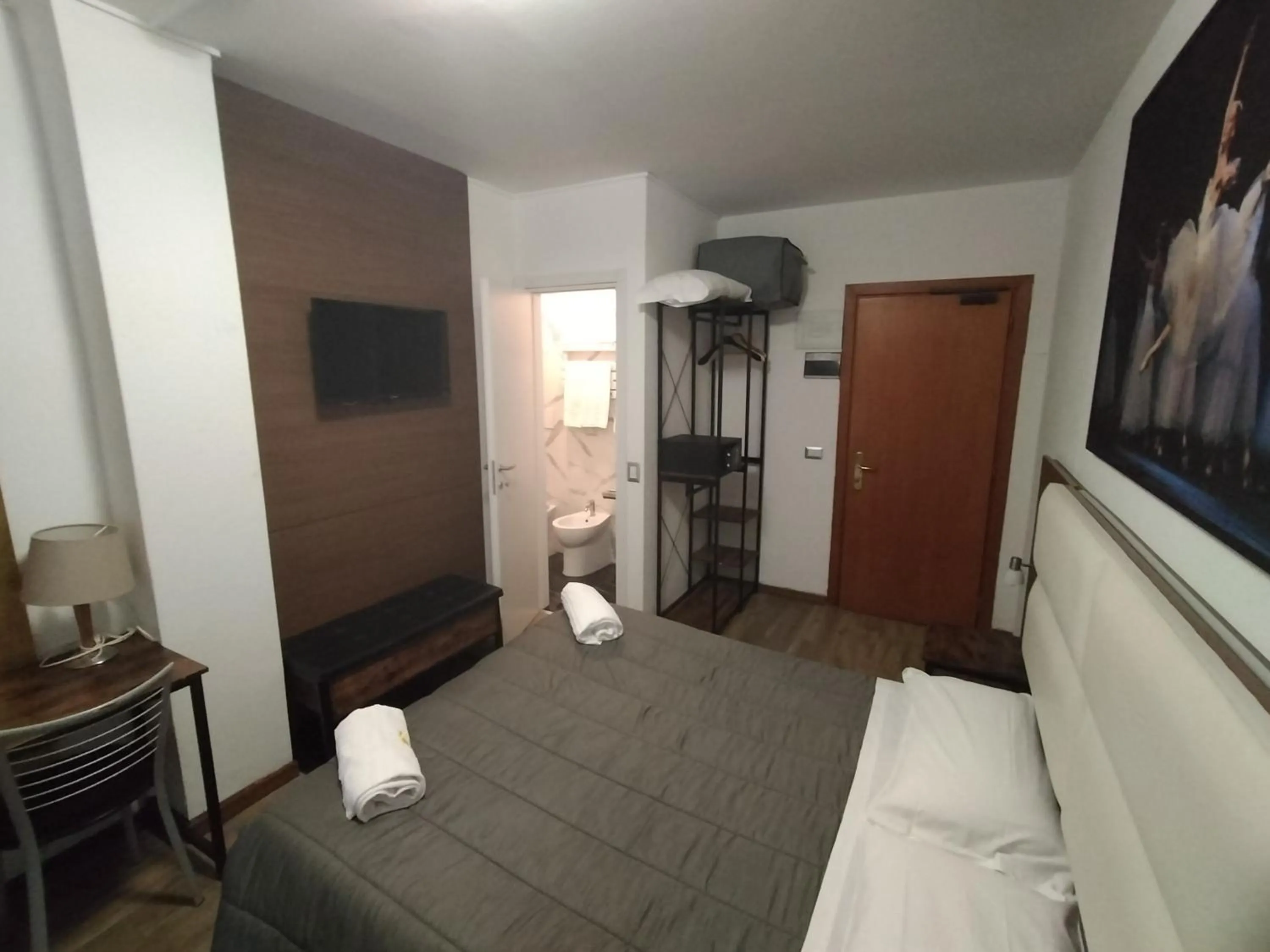 Bedroom, Bed in Hotel MM Dateo