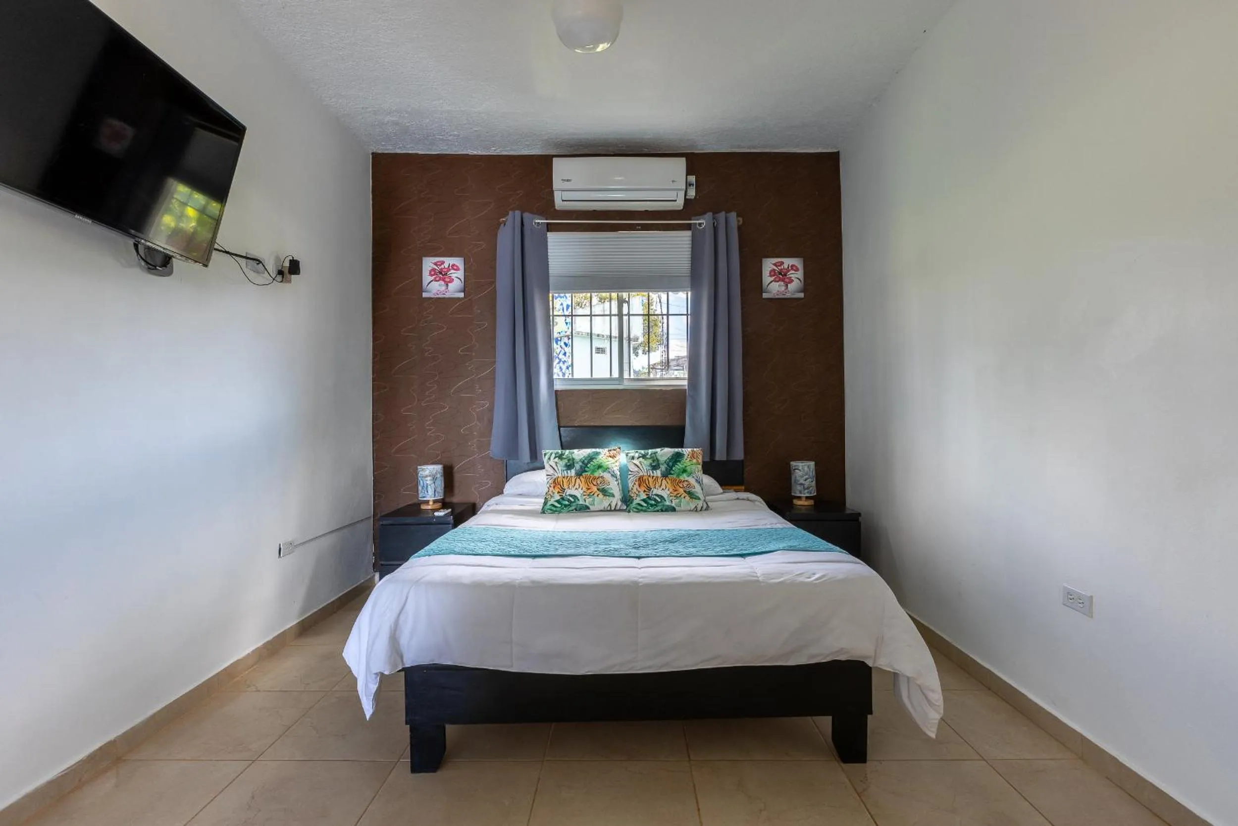 Bed in EDMA APARTAHOTEL